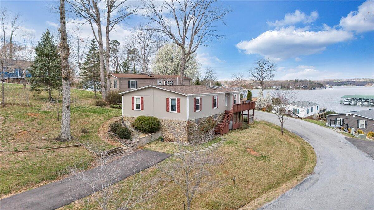 300 Mill Lake Rd — photo