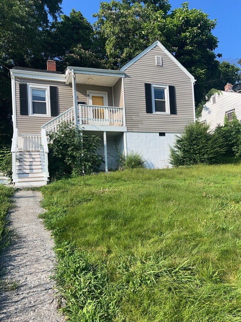 925 Kellogg Ave NW — photo