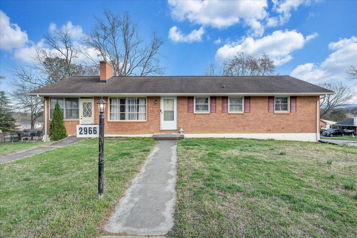 2966 Neil Dr — photo