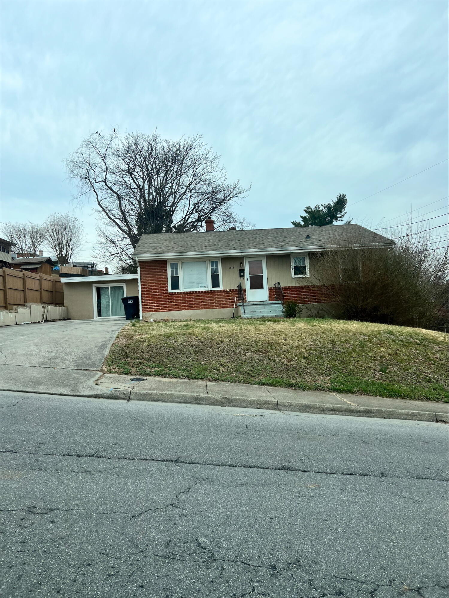 314 Frontier Rd NE — photo