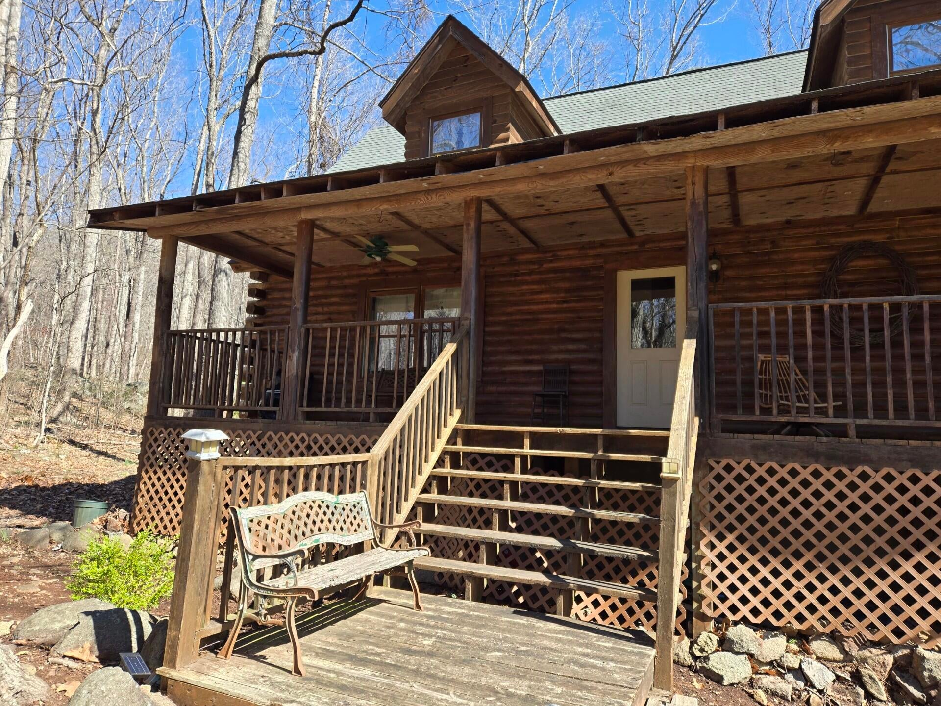 1081 Stoney Way — photo