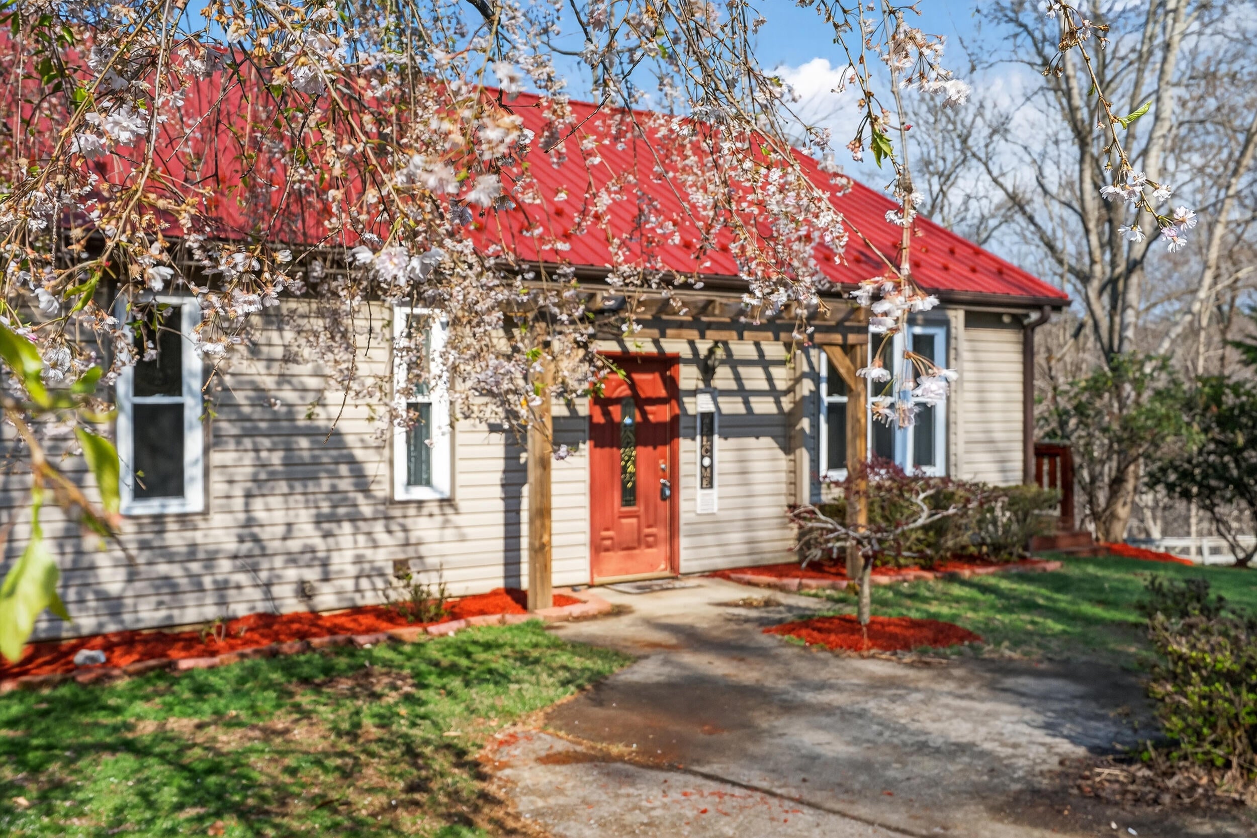 106 E Beaver Dam Ct — photo