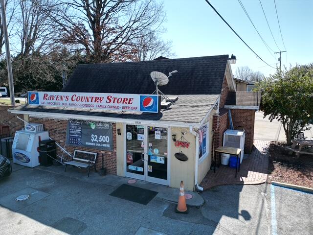 2031 S Main St — photo