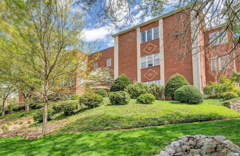 2208 Jefferson St SE 210 — photo