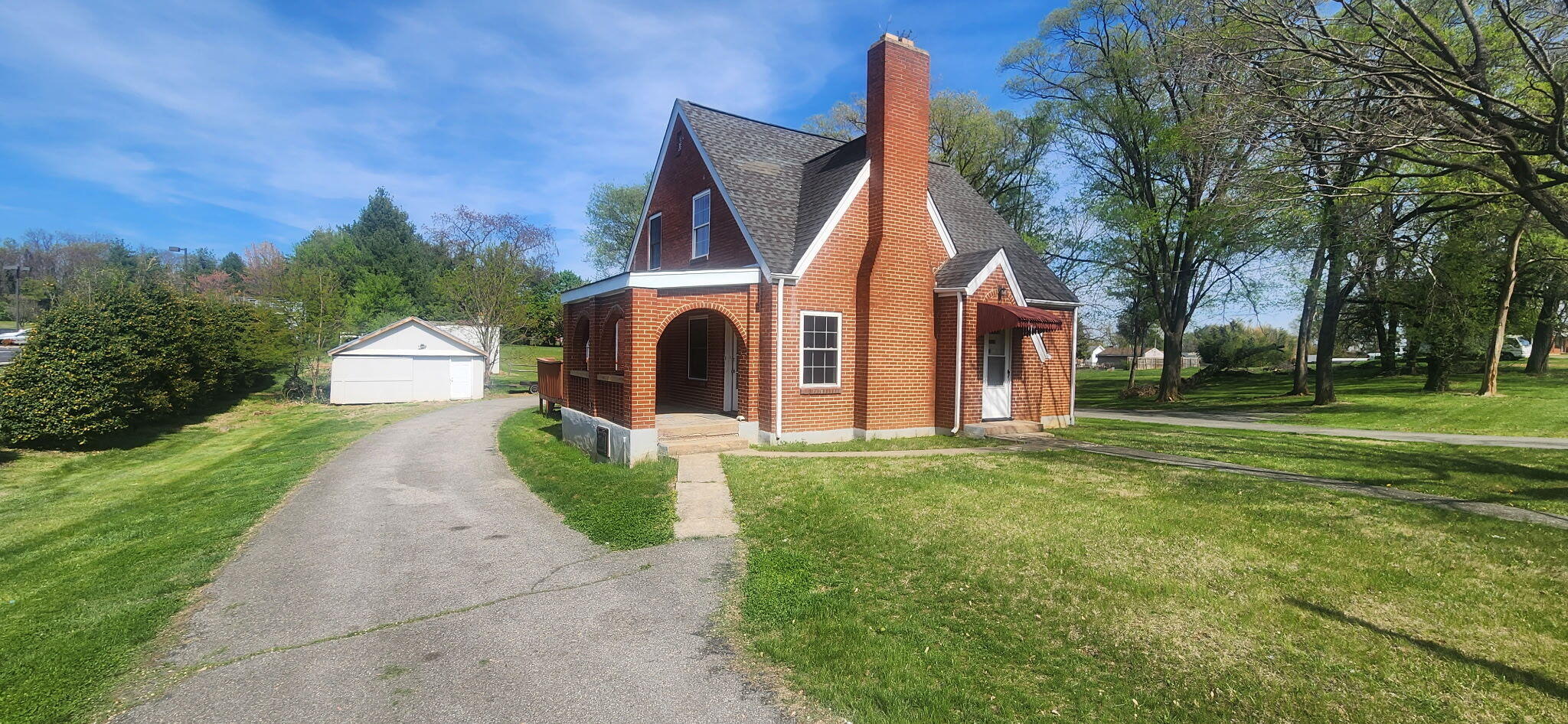 5335 Airport Rd NW — photo