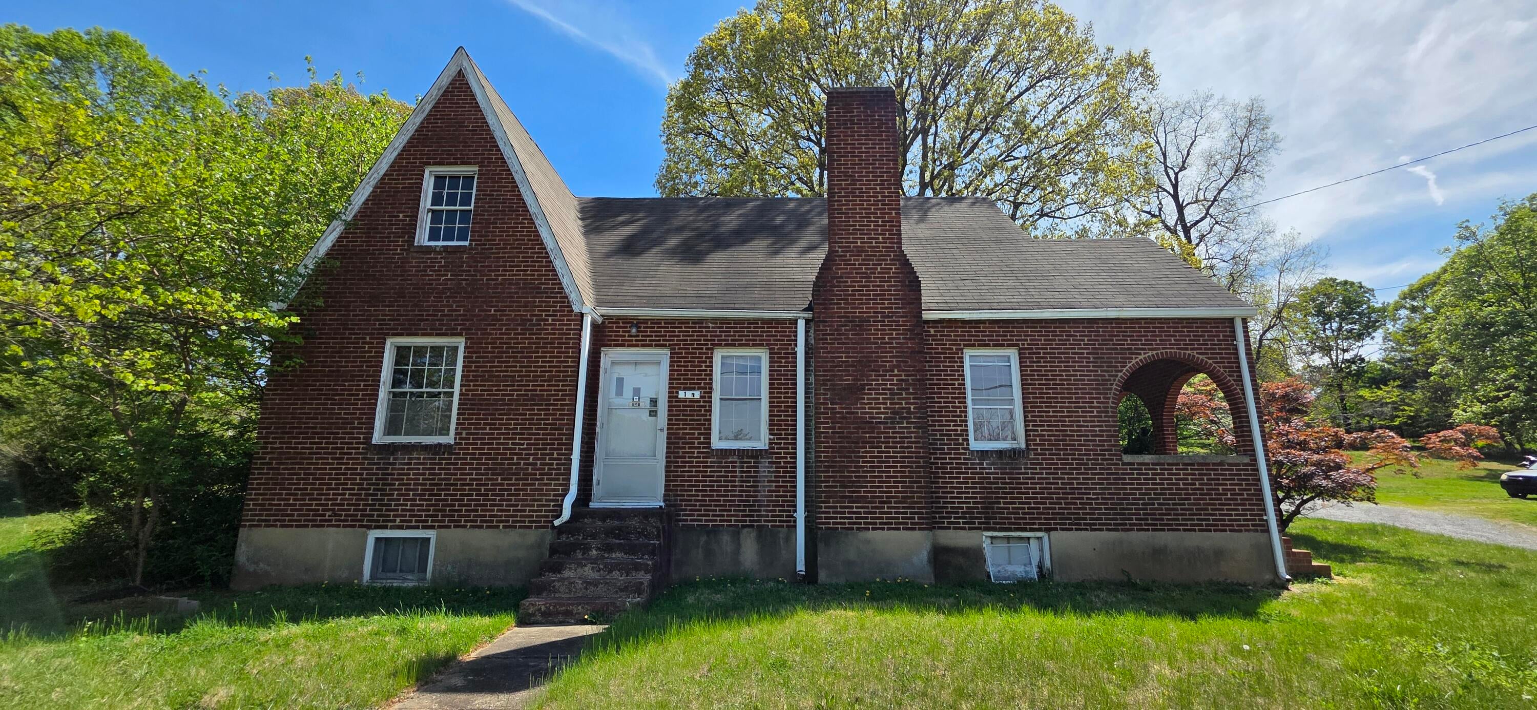 1037 Hardy Rd — photo