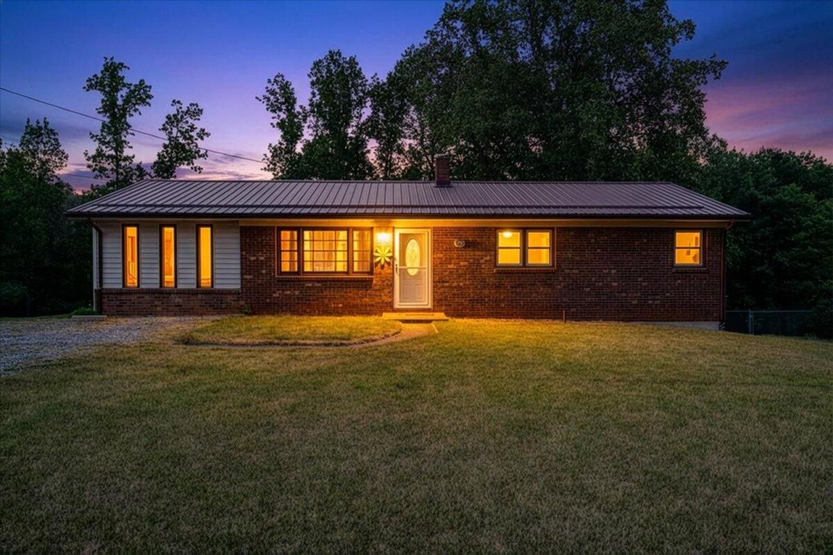 795 Longview Dr — photo
