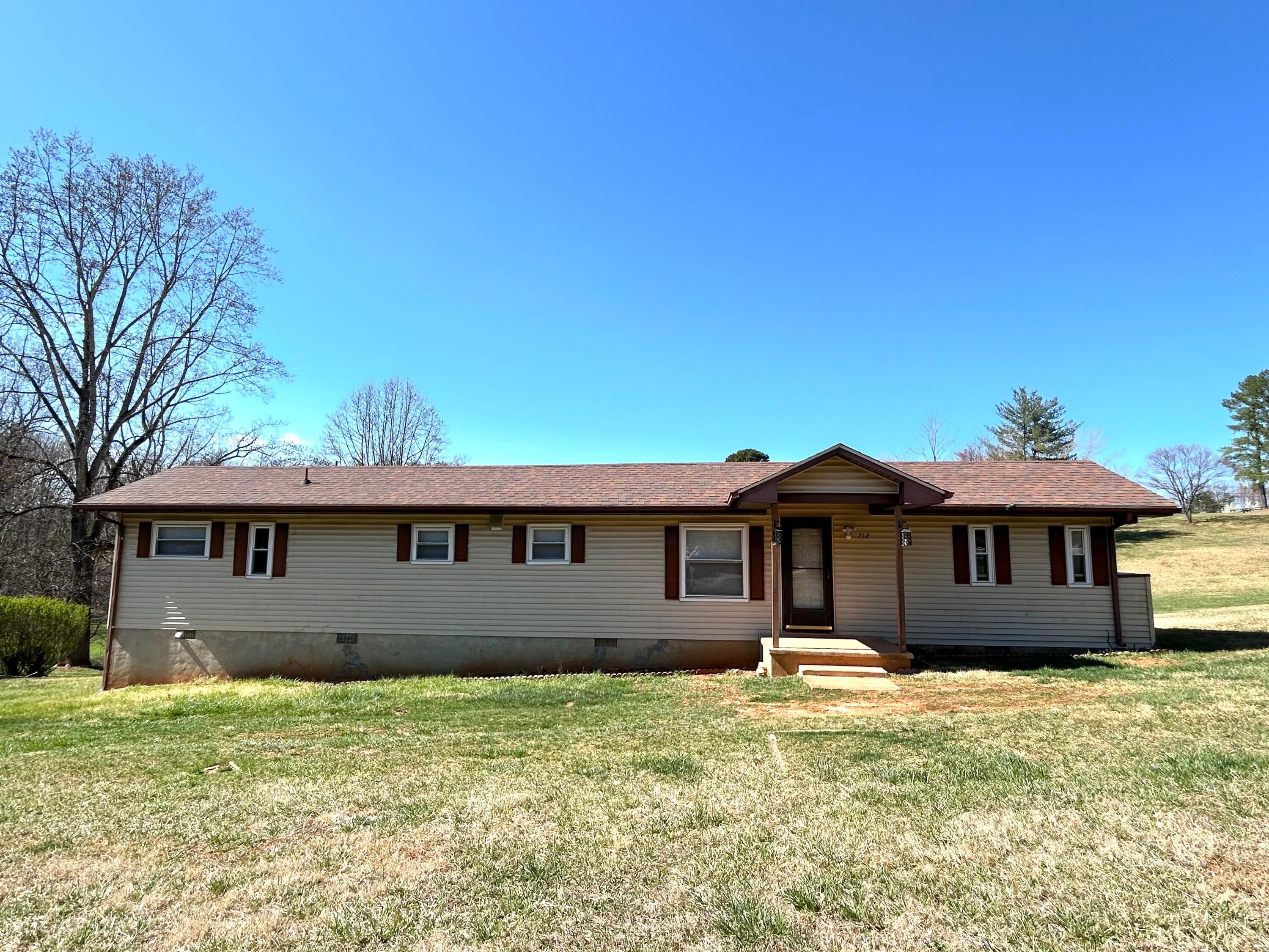 712 Farmer Ln — photo