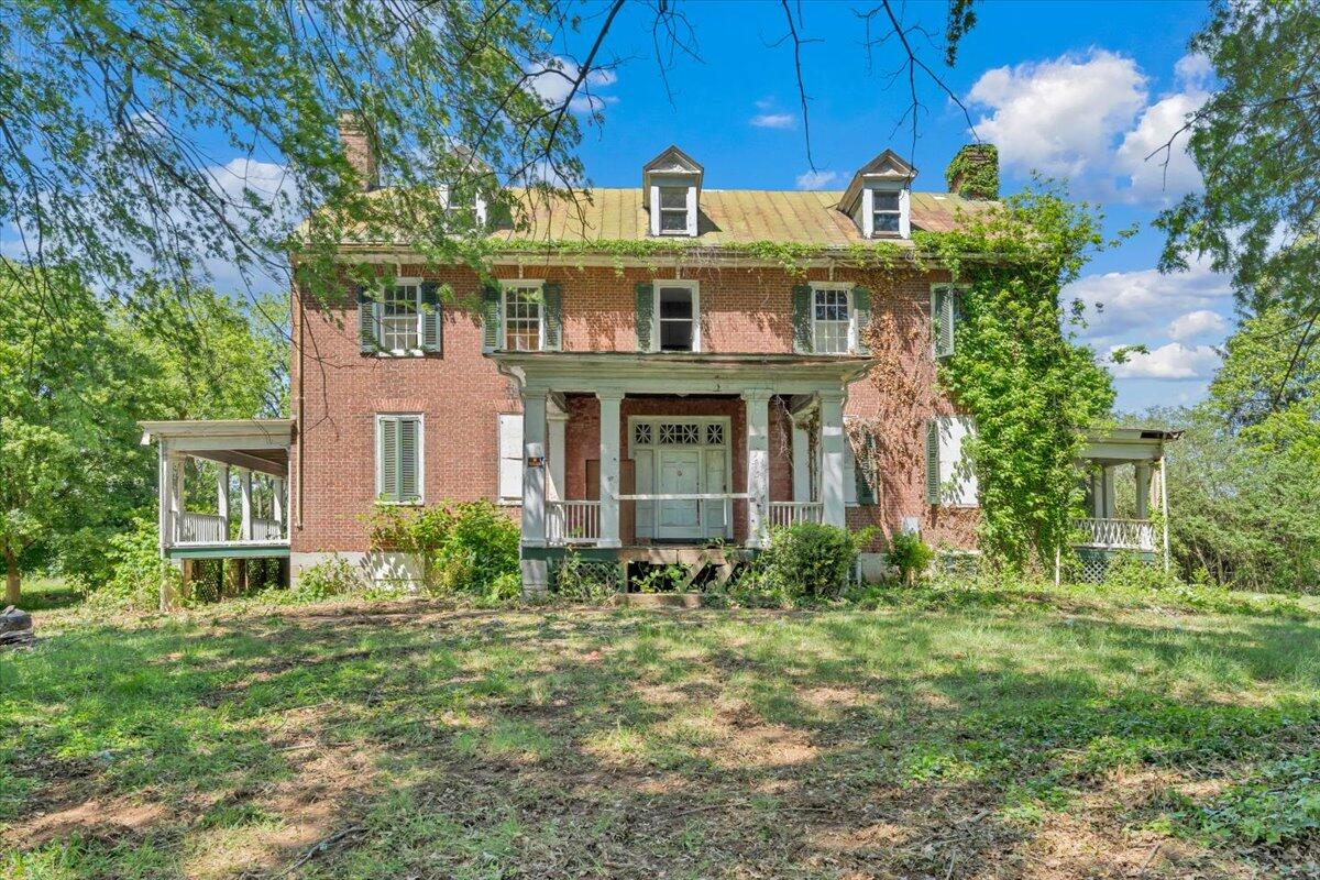 320 Huntington Blvd NE — photo