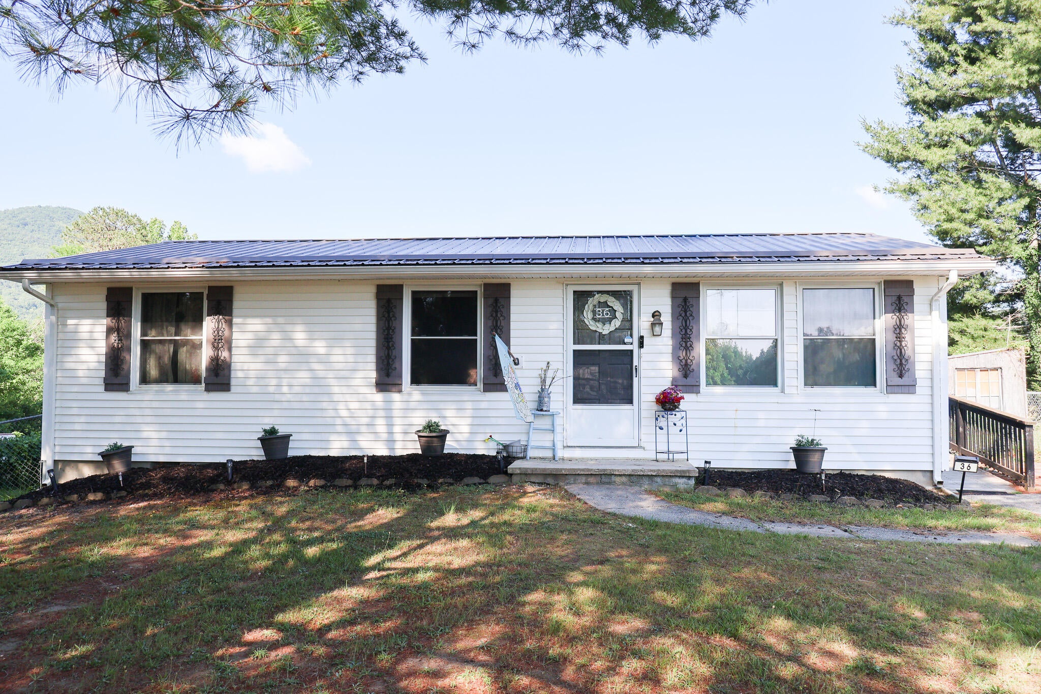 36 Railroad Ave — photo