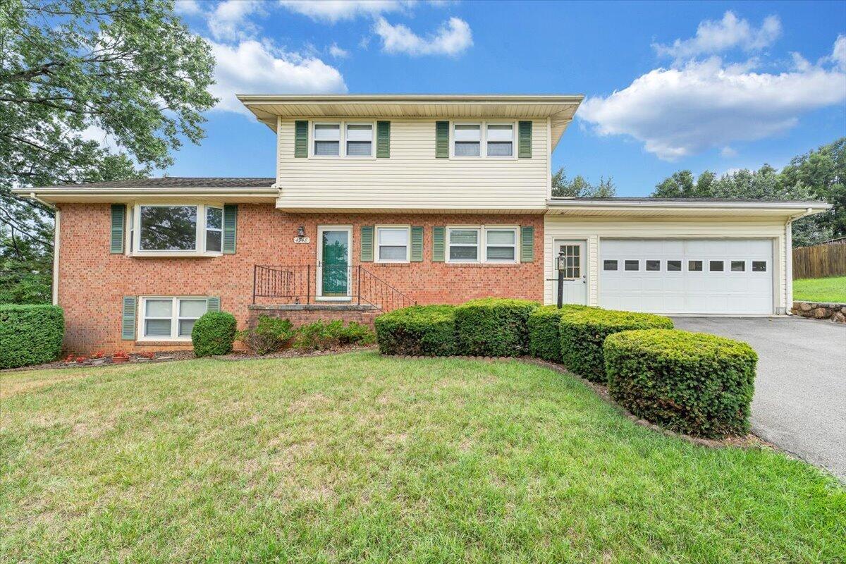 4948 N Lake Dr — photo