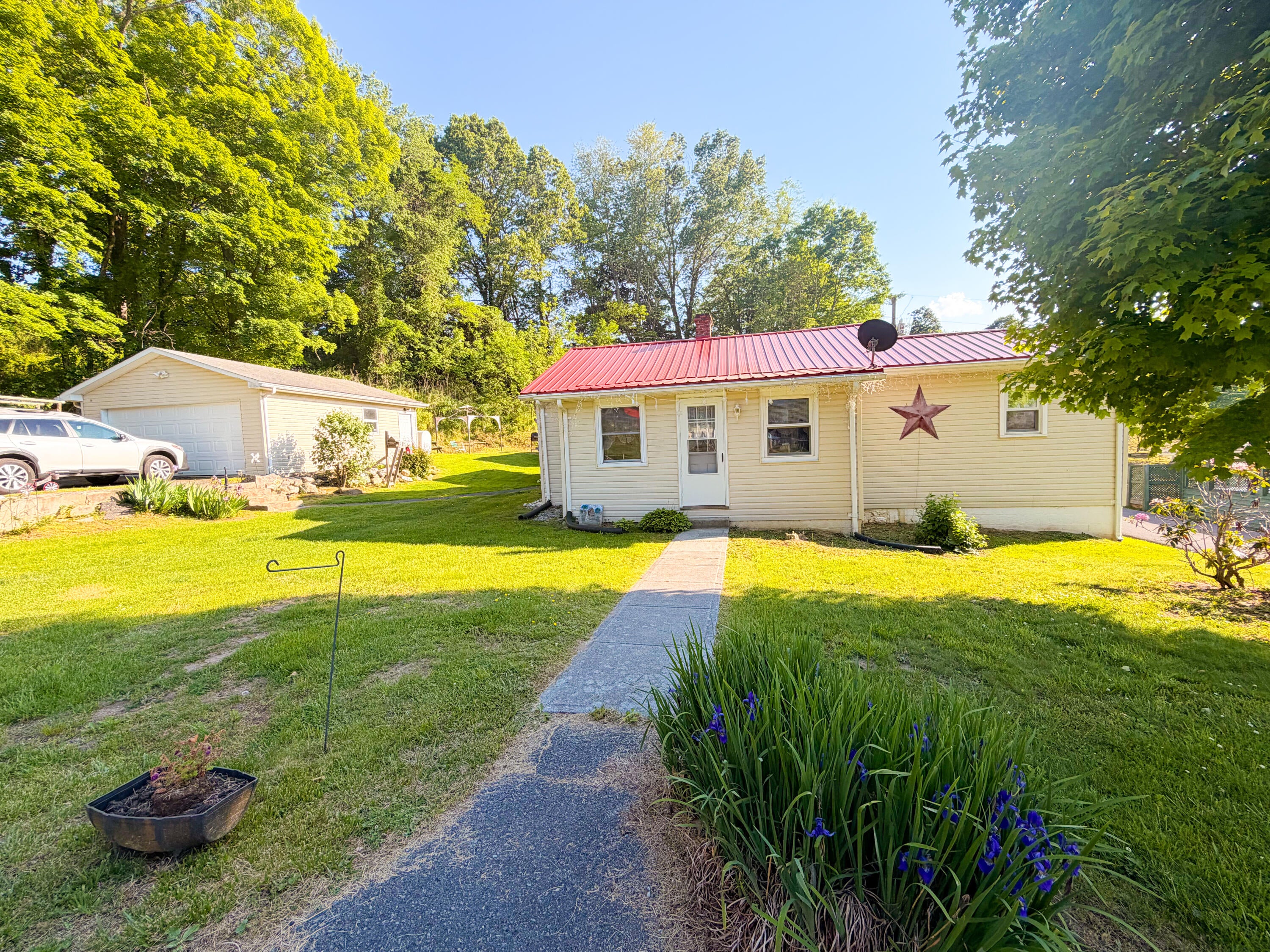 158 Ashwood Dr — photo