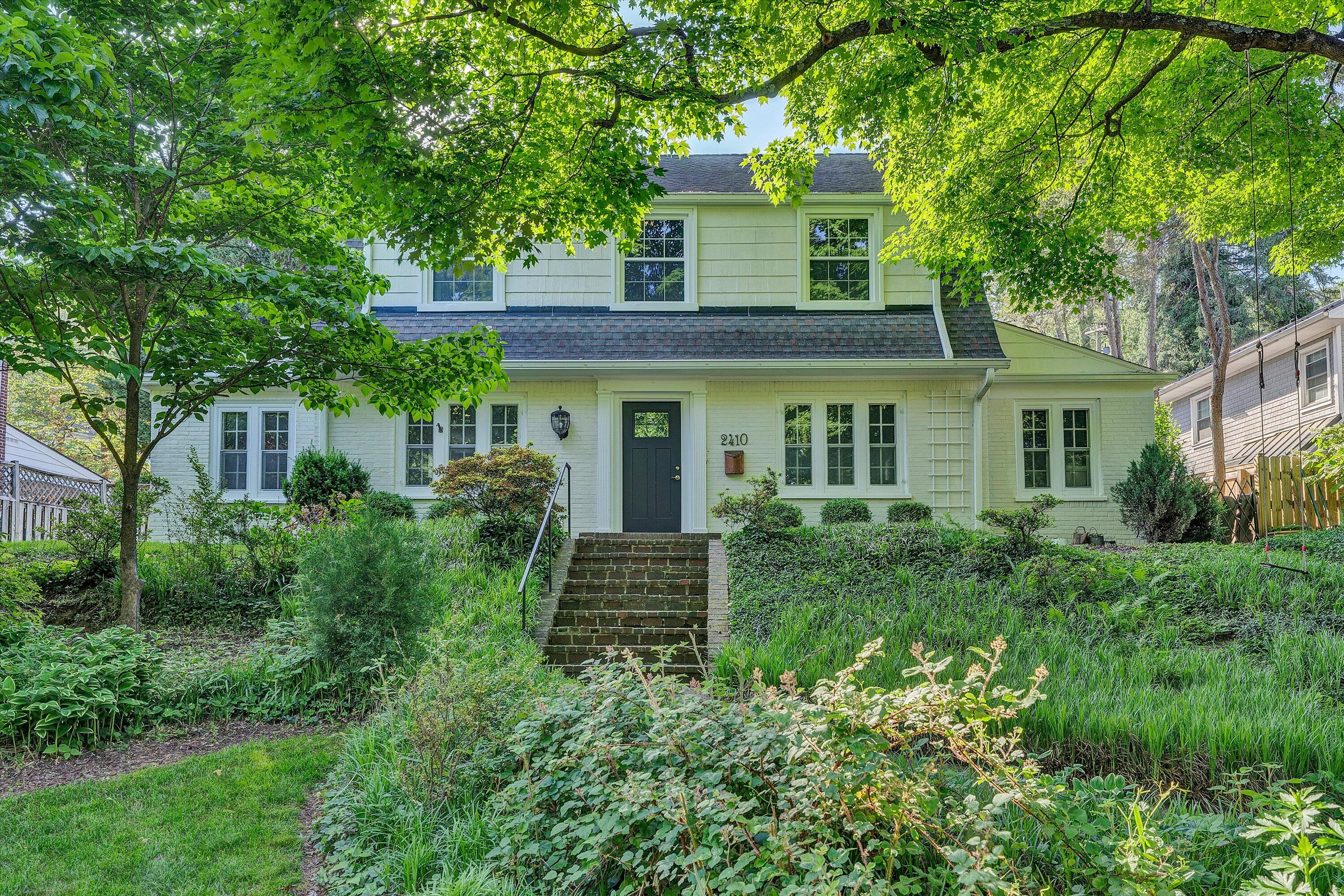 2410 Cornwallis Ave SE — photo
