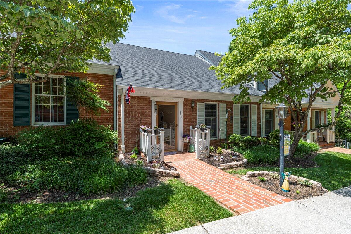 117 Greenbrier Dr — photo