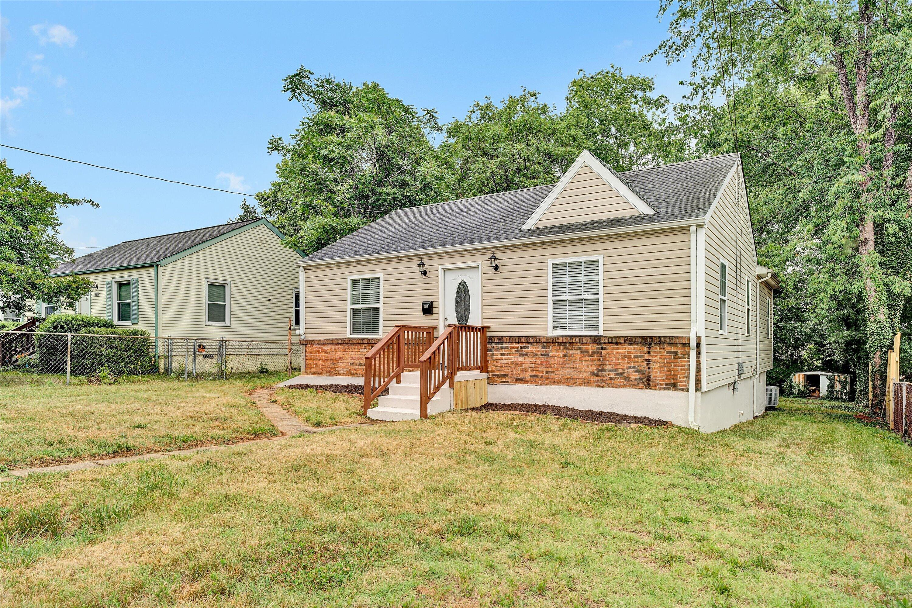 3215 Maplelawn Ave NW — photo