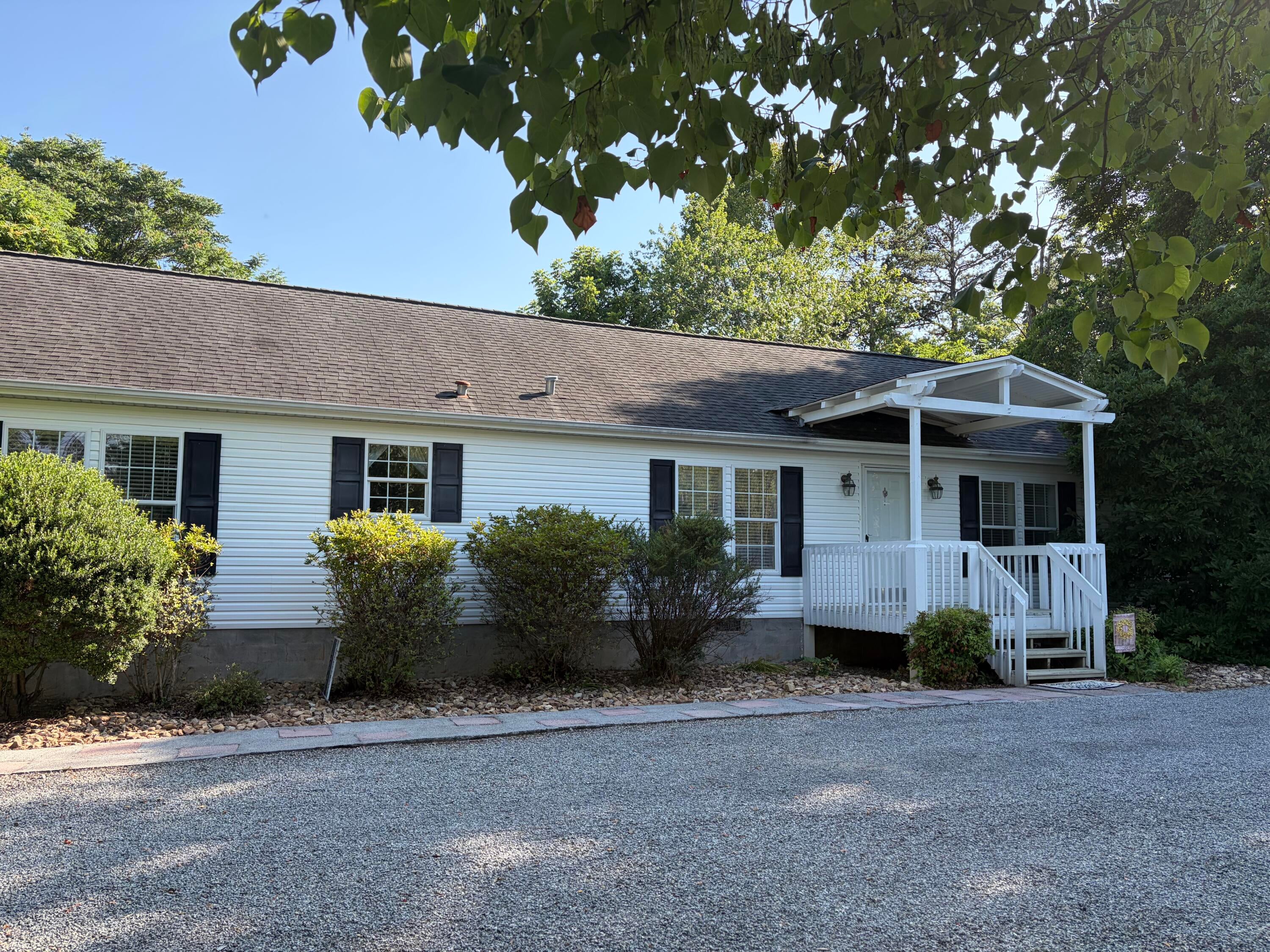 100 River Creek Rd — photo