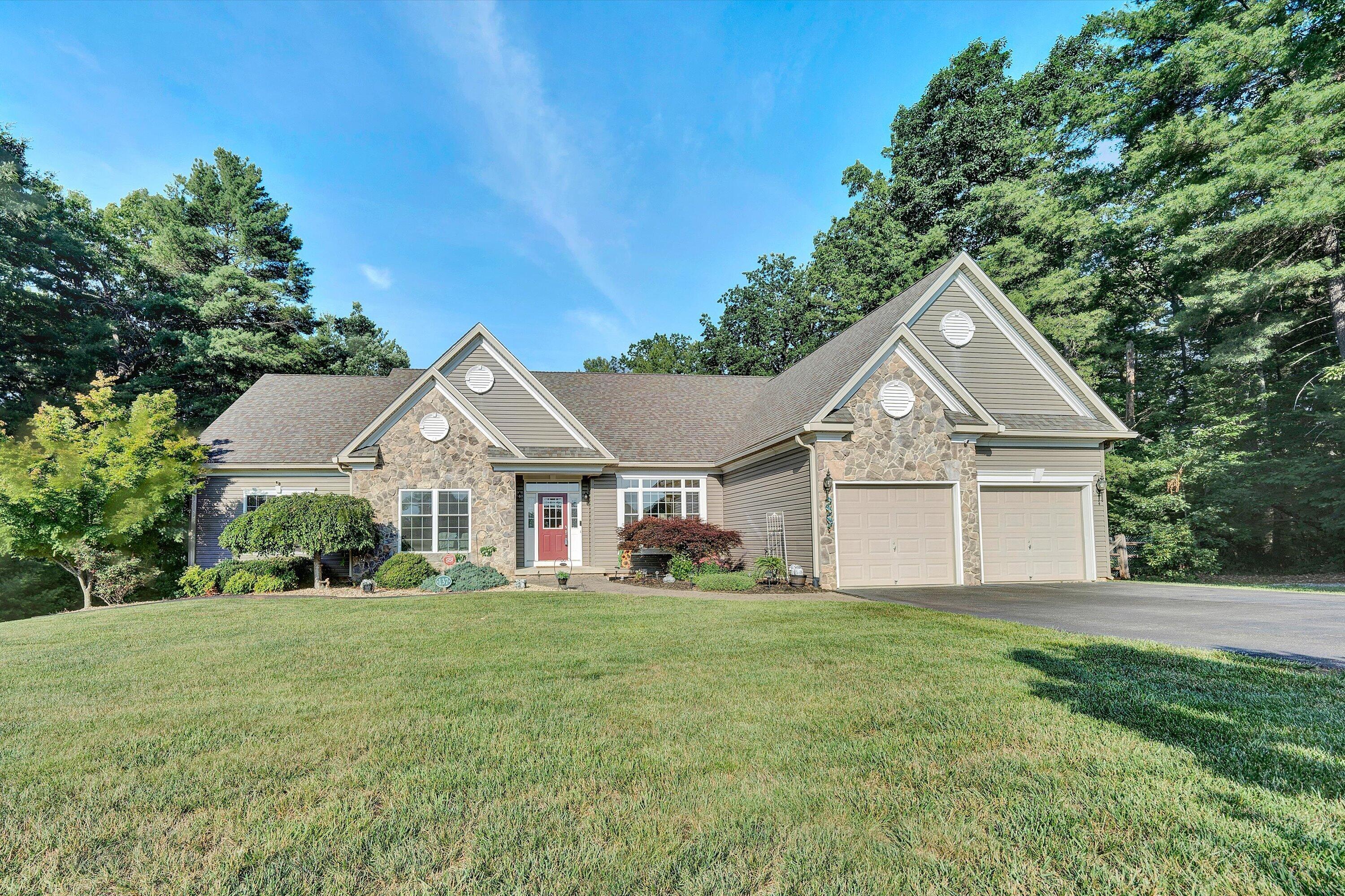 137 Shanleys Loop — photo