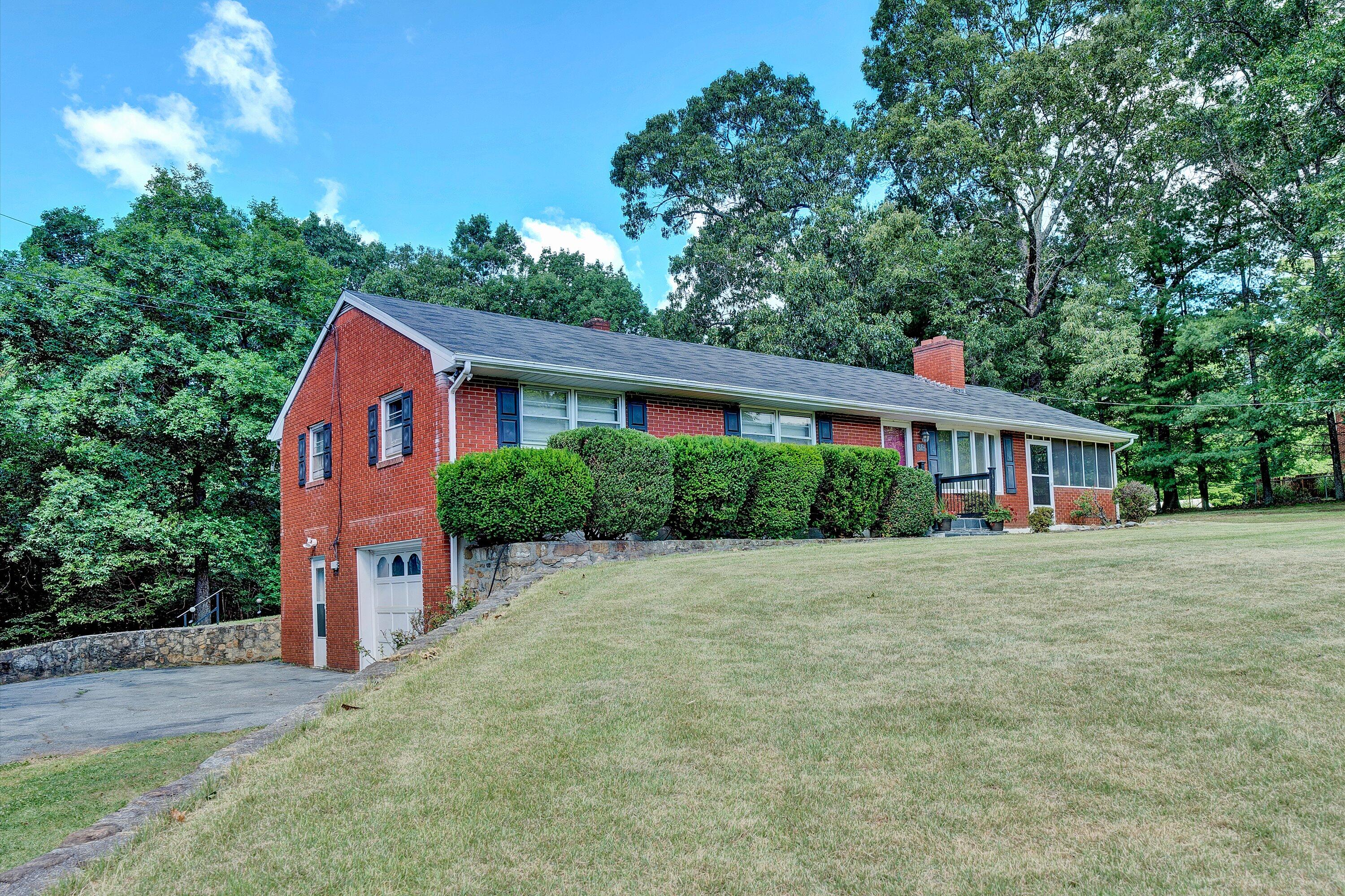 517 Blue Ridge DR, Blue Ridge, VA 24064 — photo 2