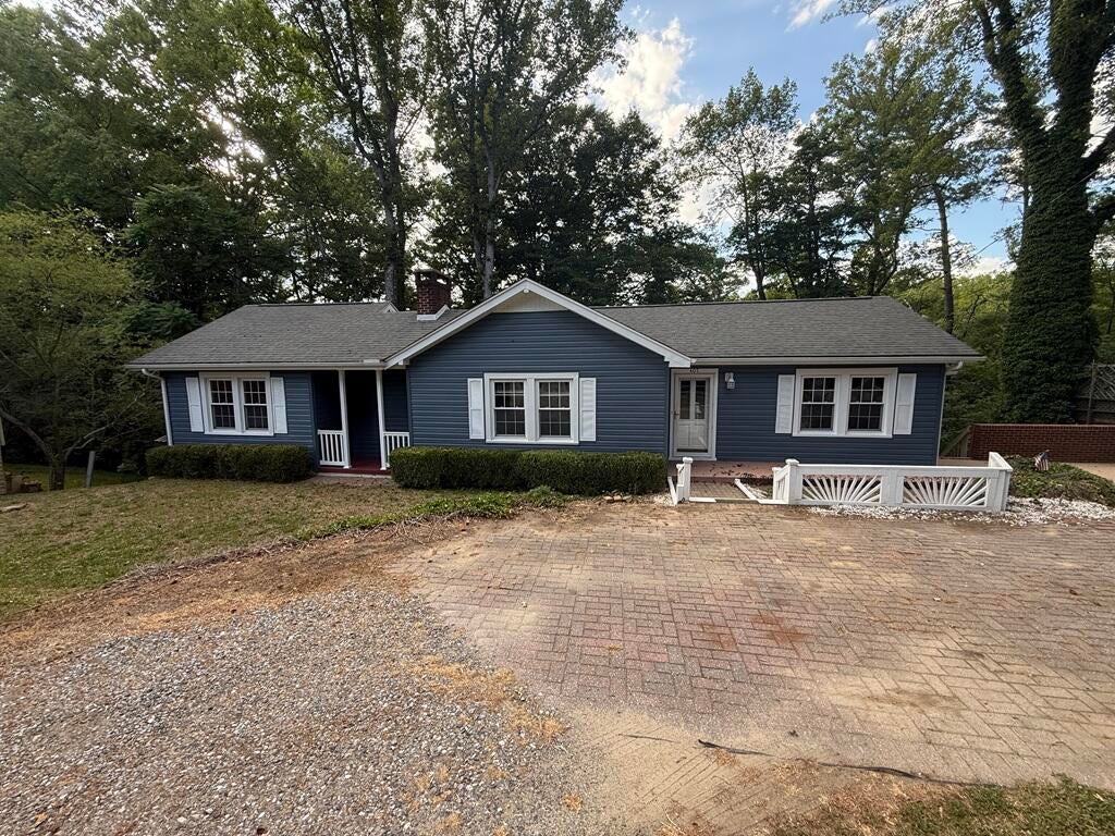 407 Ridgewood Rd — photo