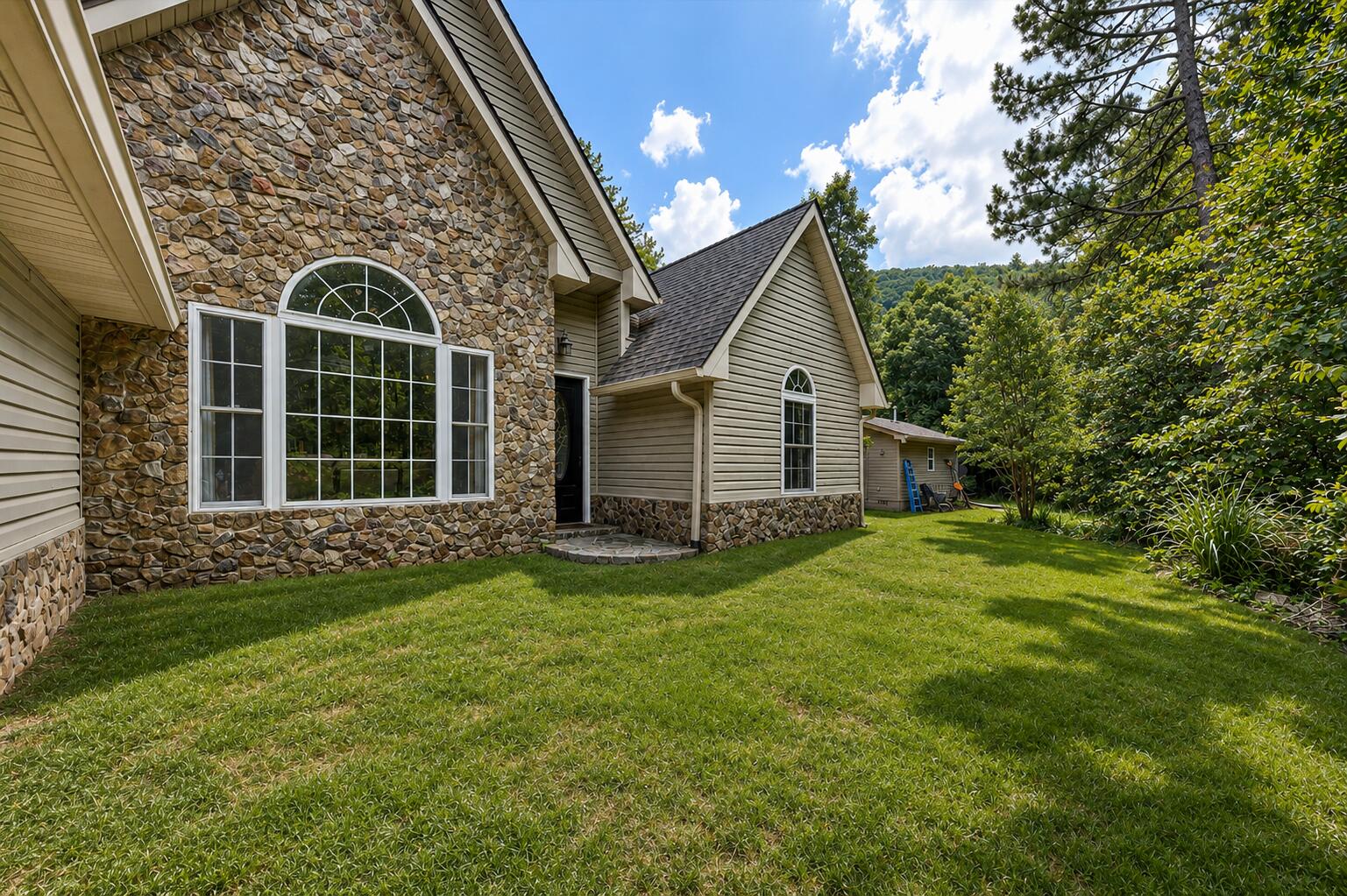 3075 Creekside Dr — photo