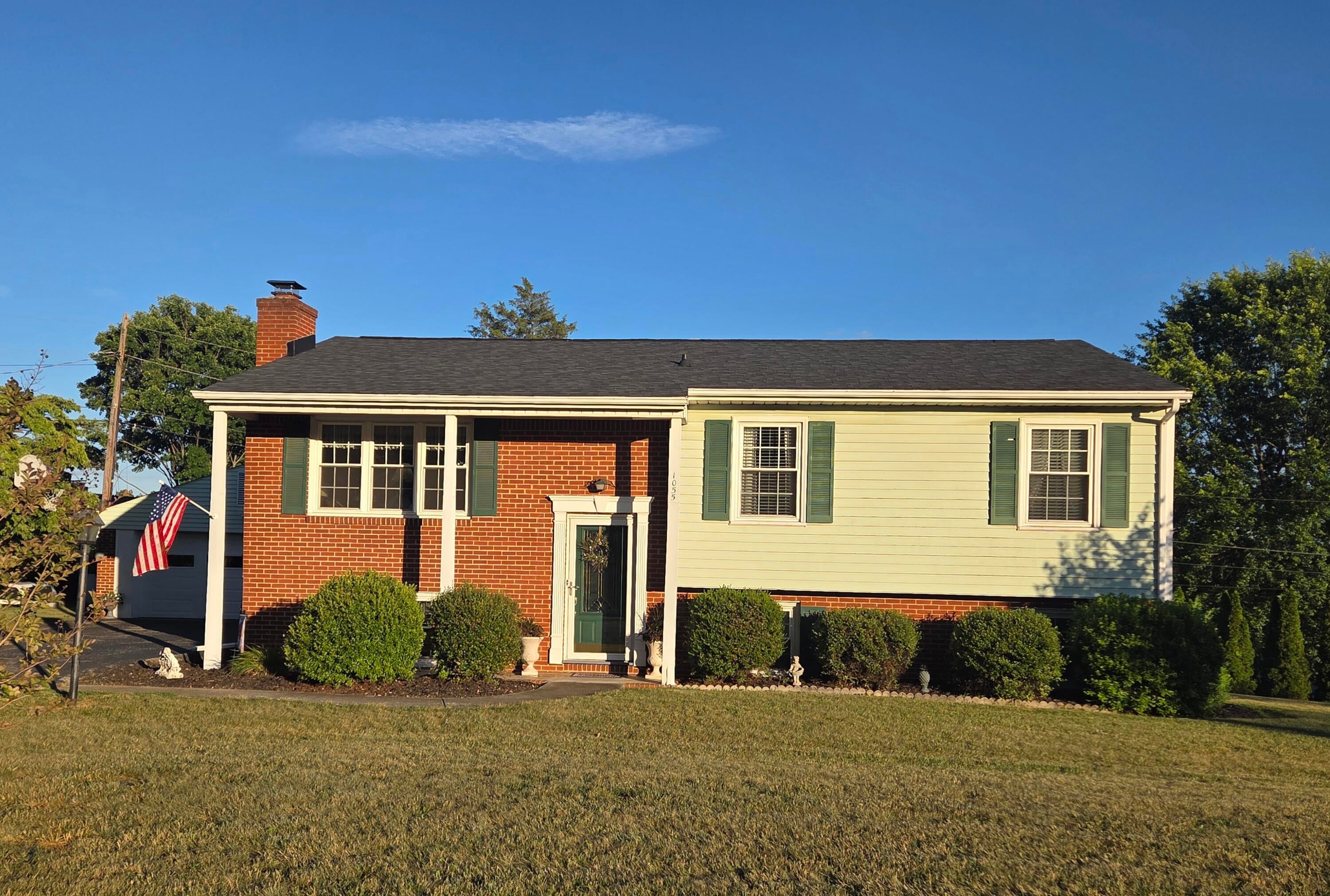 1055 Broadhill Dr — photo