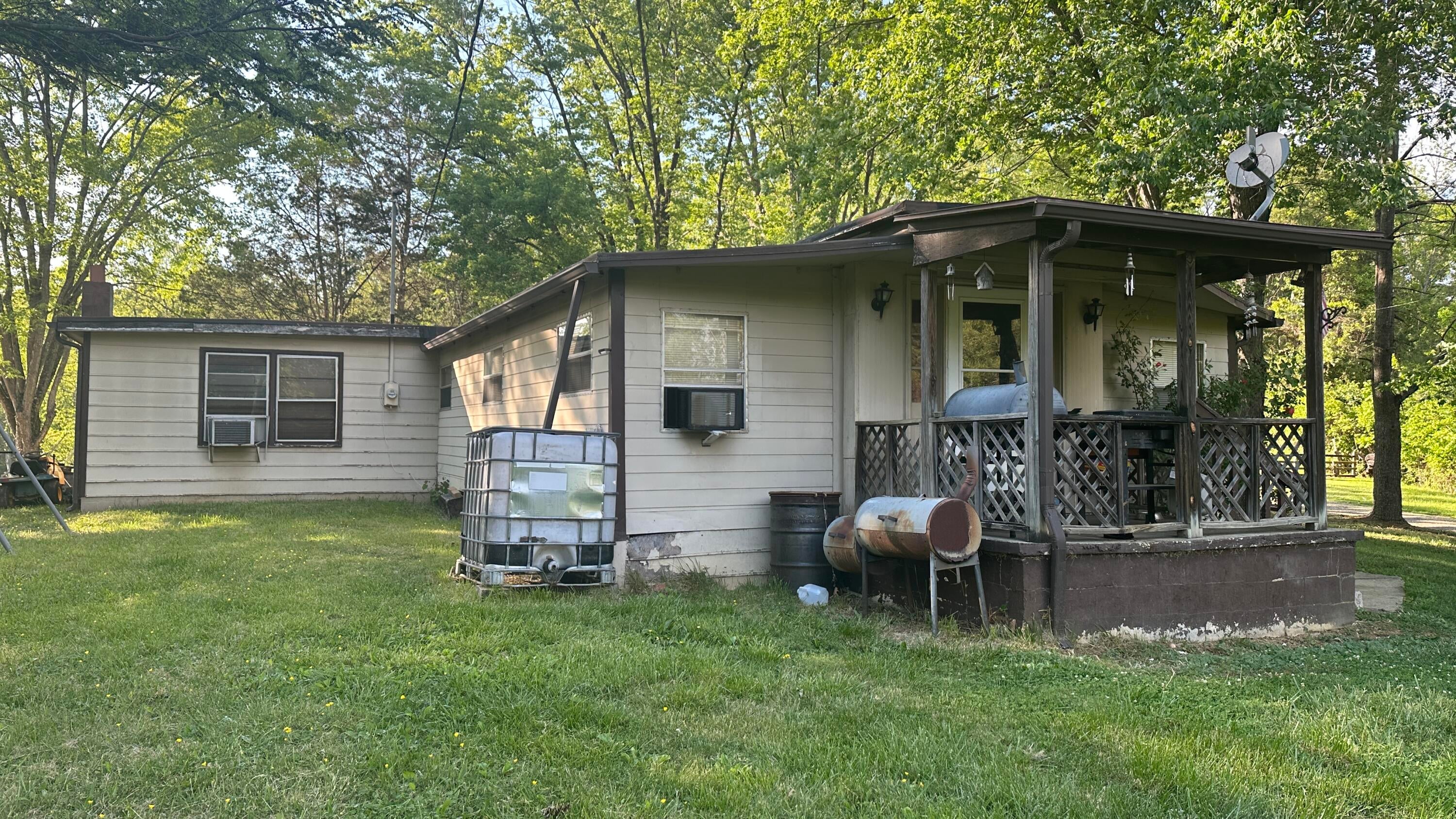 949 Roy Rd — photo