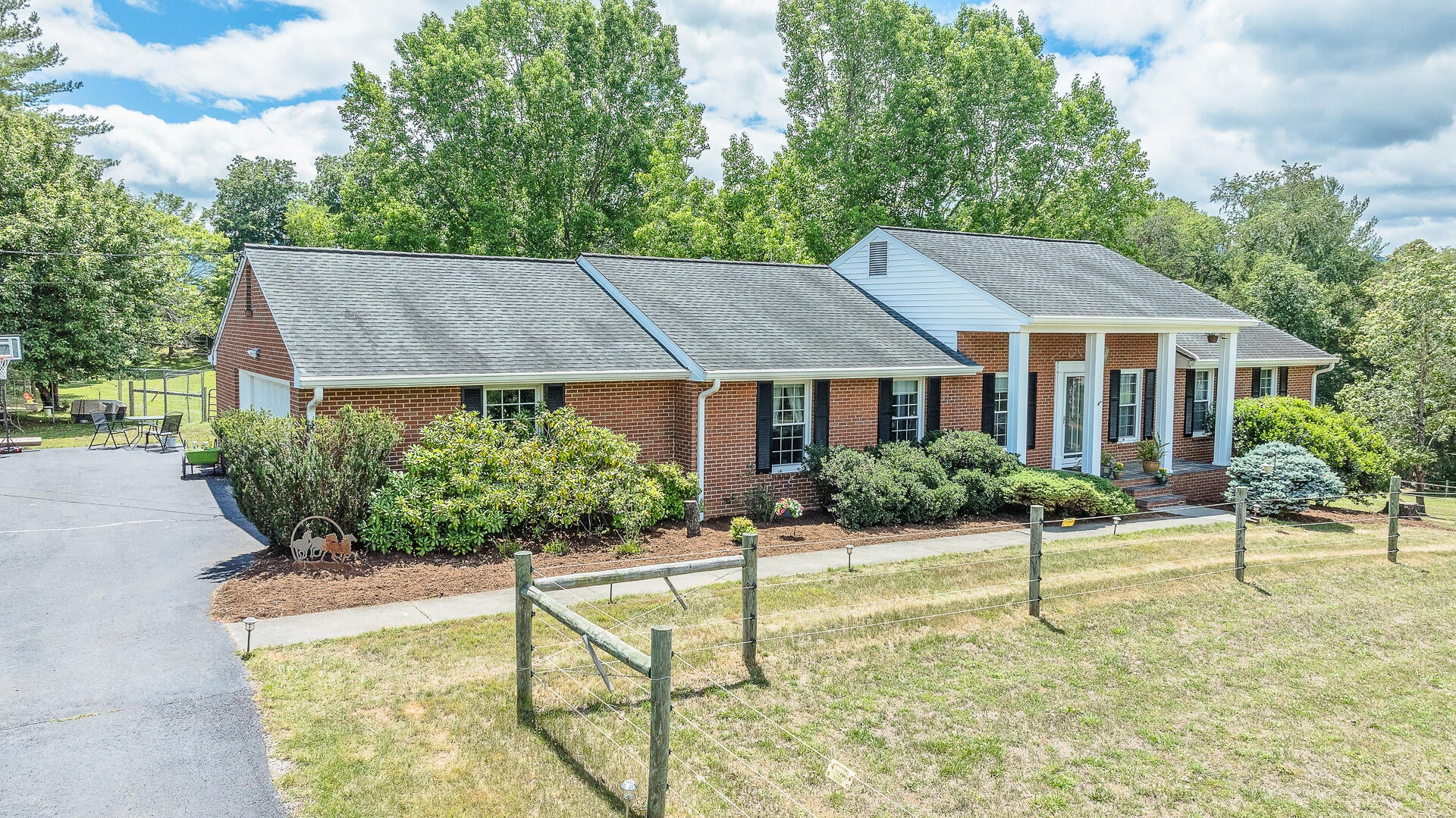 815 Brunswick Forge Rd — photo