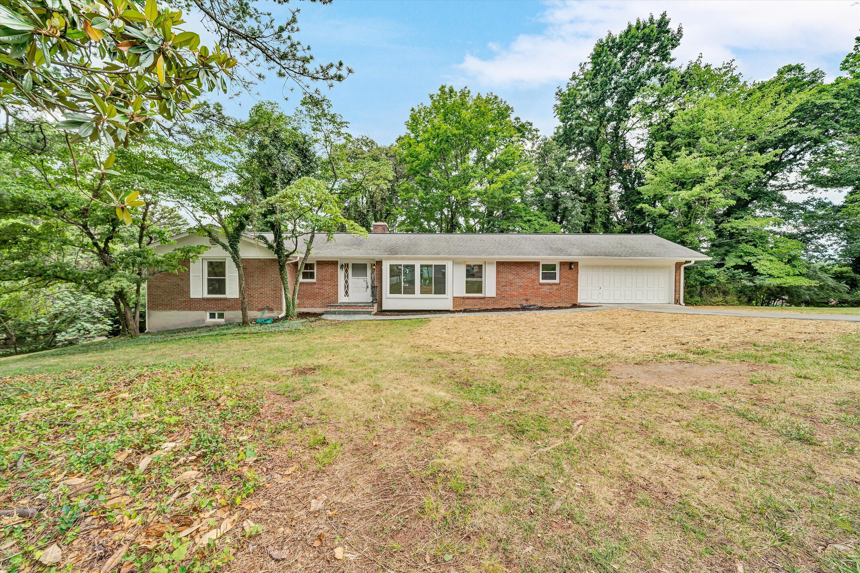 3751 Londonderry Dr SW — photo
