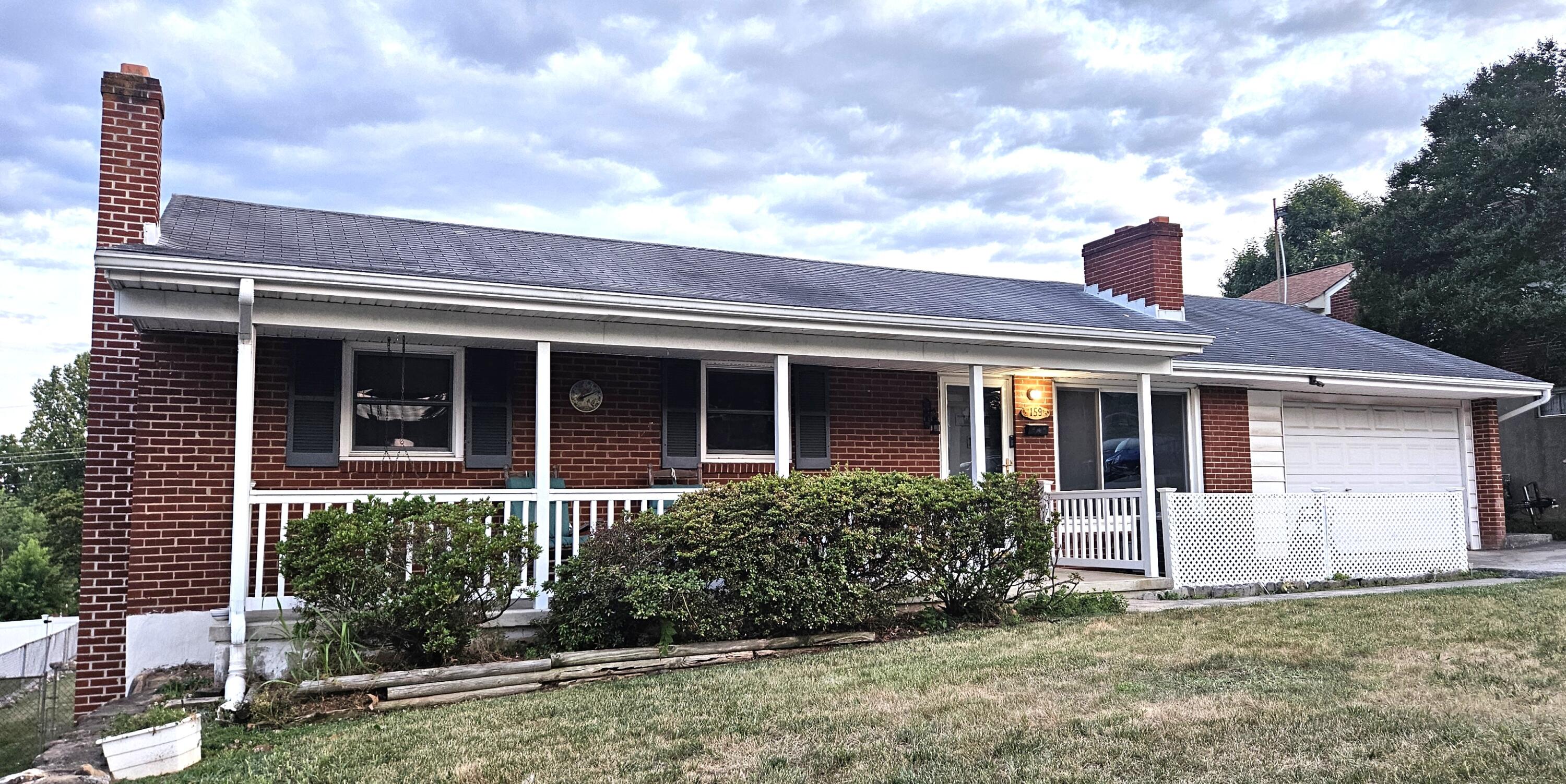 159 Oaklawn Ave NE — photo