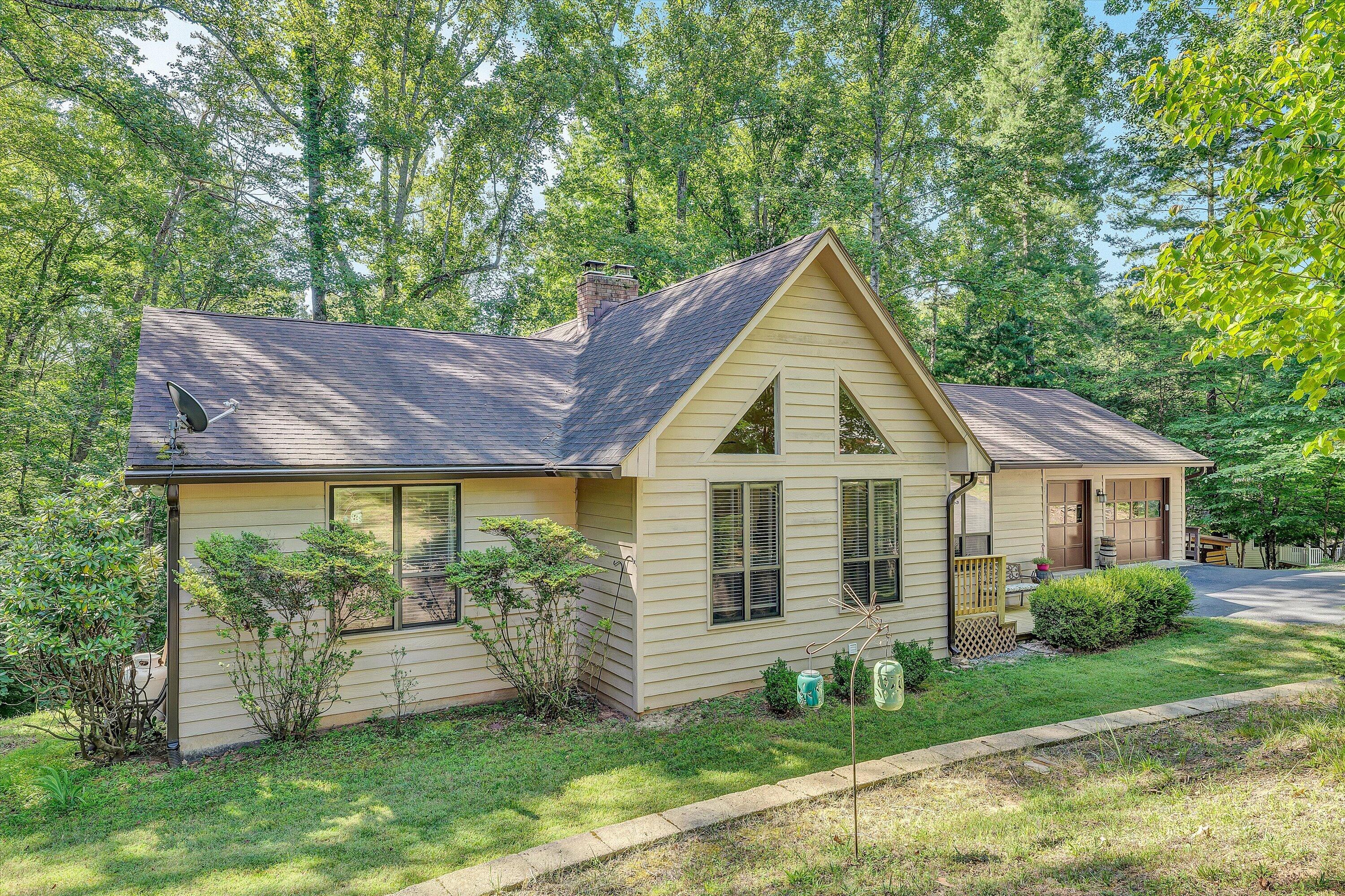 400 W Beaver Dam Ct — photo