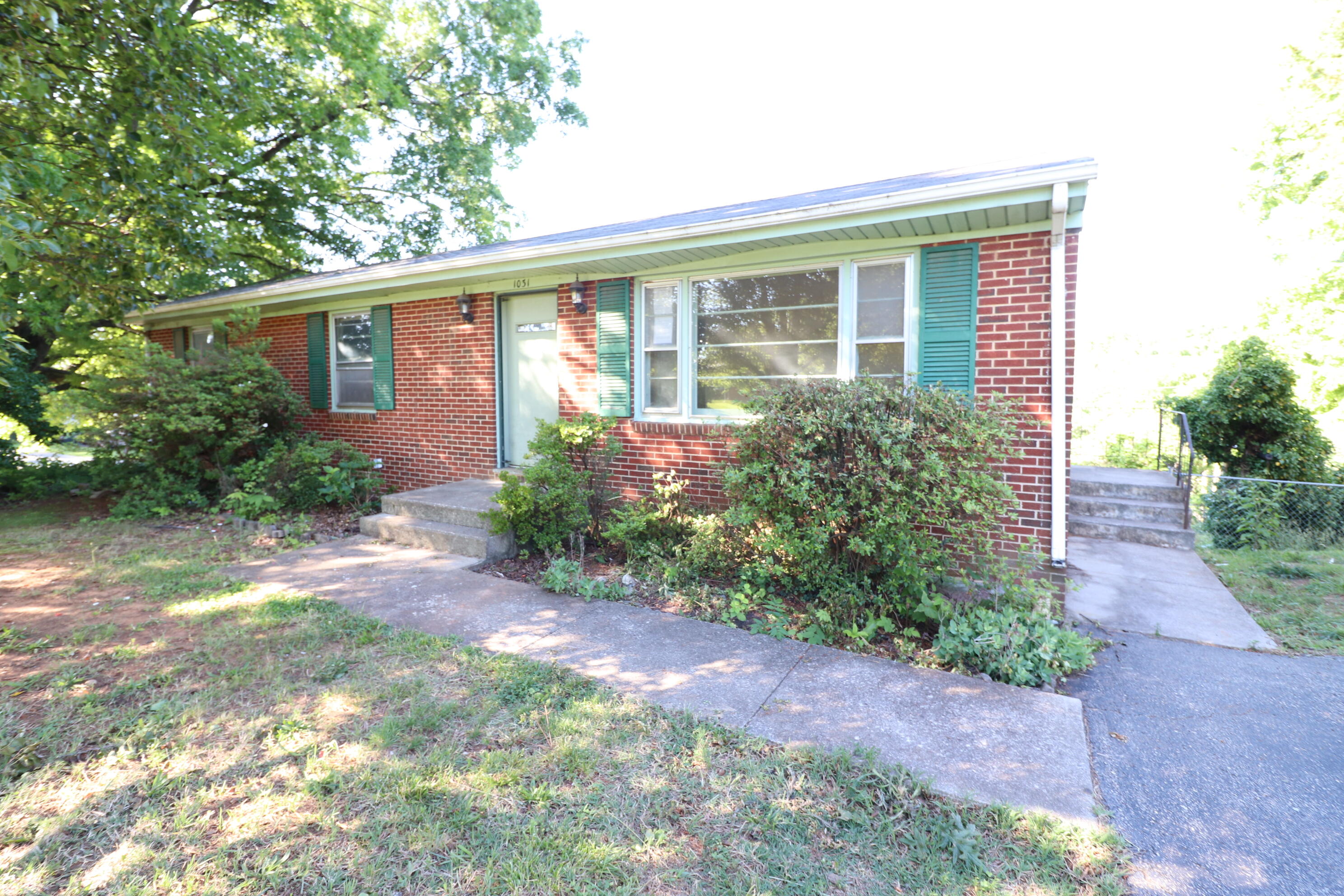 1031 Broadhill Dr — photo