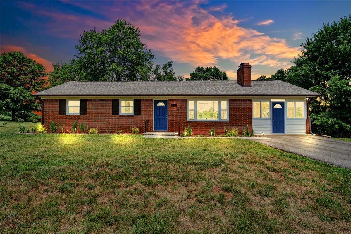 2026 Mayfield Dr — photo