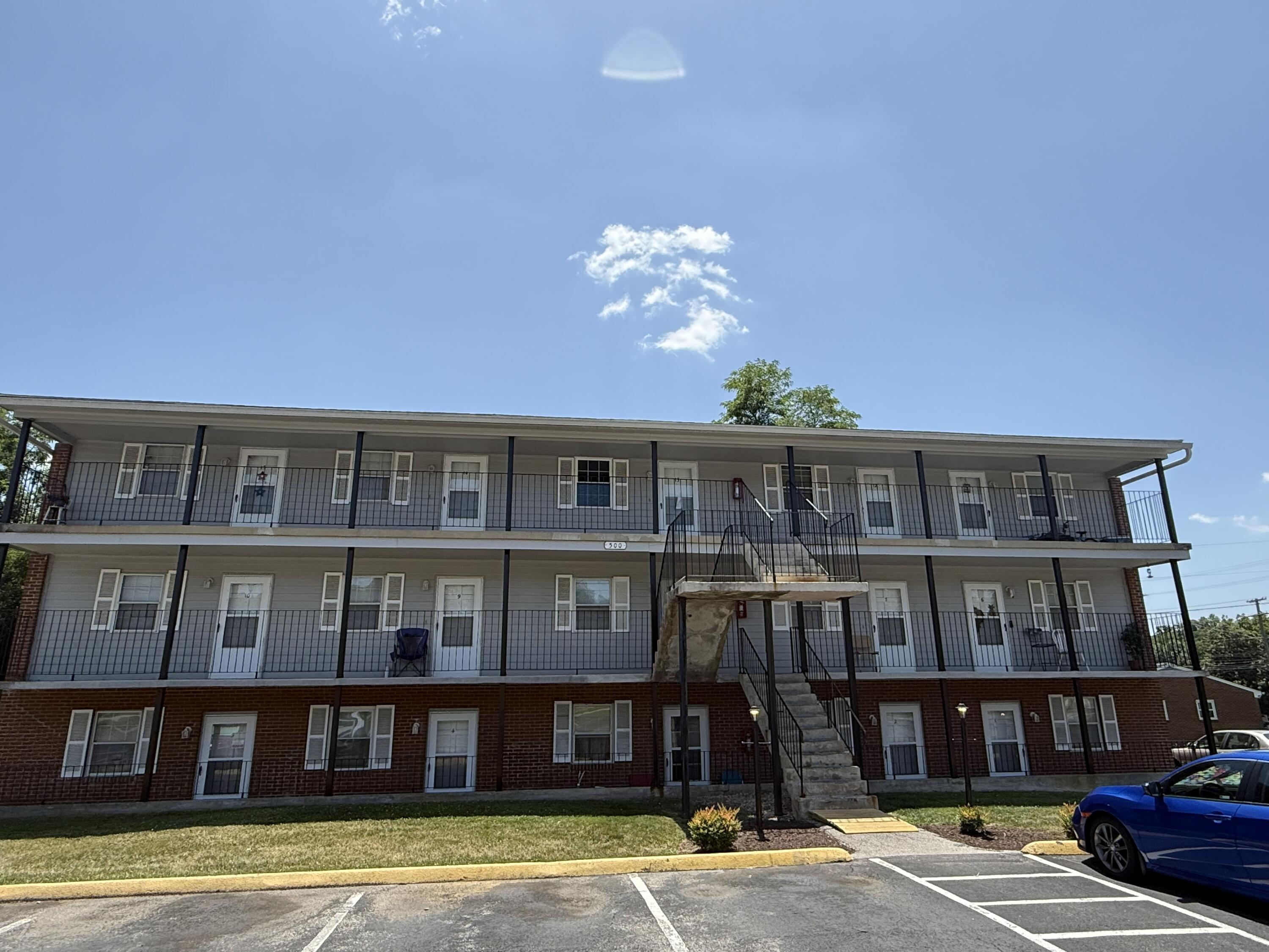 502 Poage Ln 28 — photo