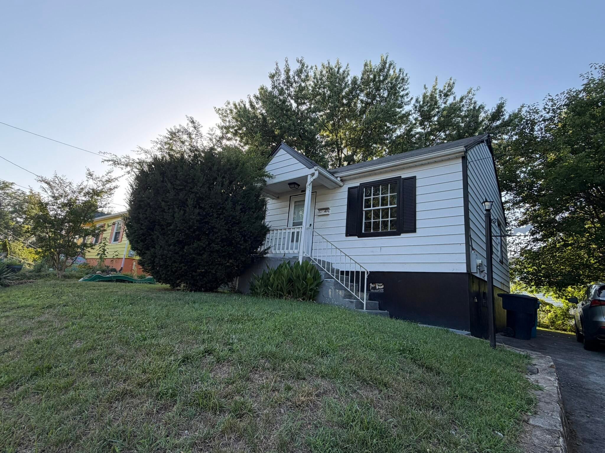 438 Albemarle Ave SE — photo