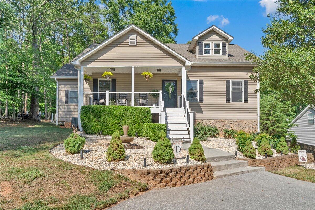 1054 Allendale Dr — photo