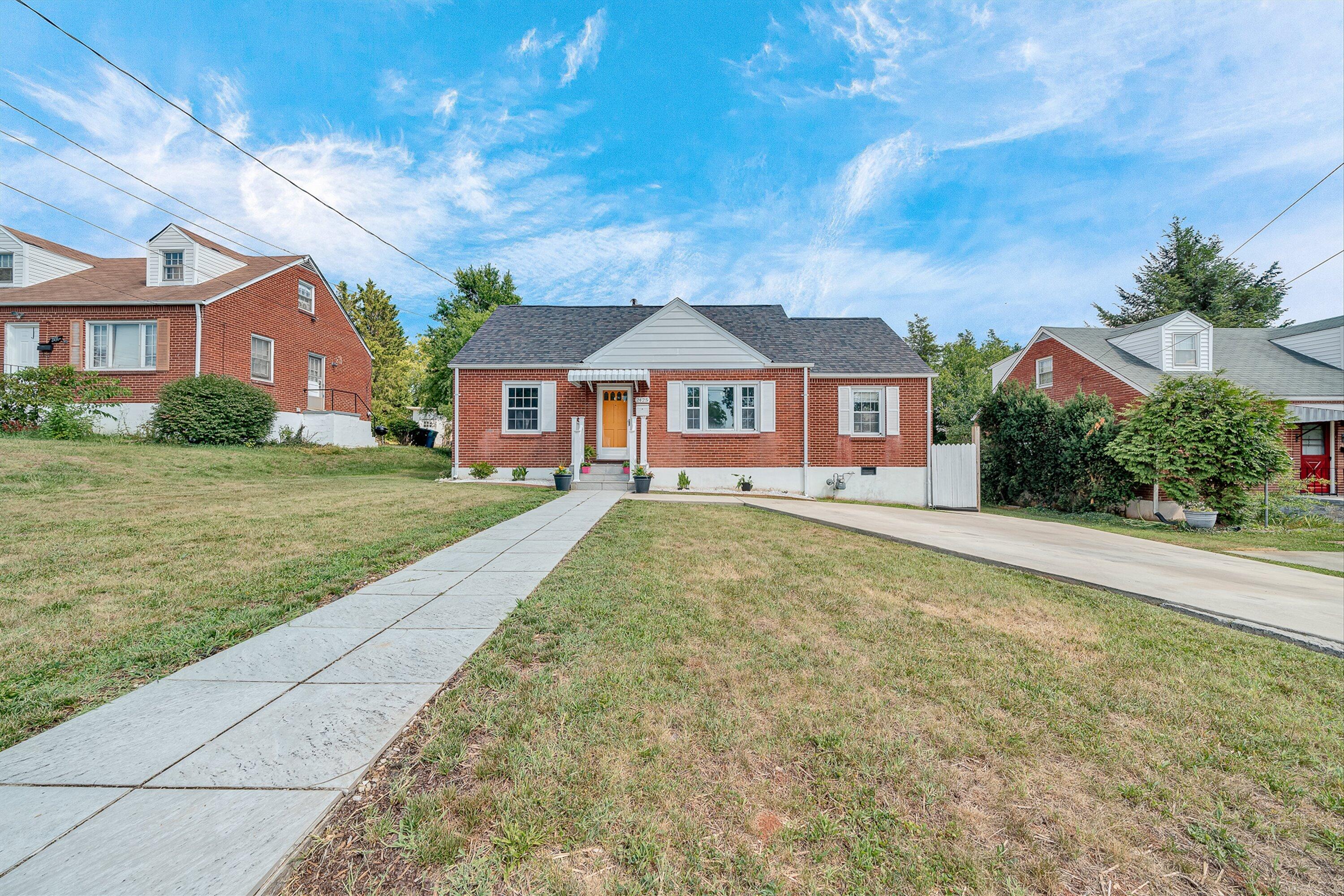 2425 Edinburgh Dr NW — photo