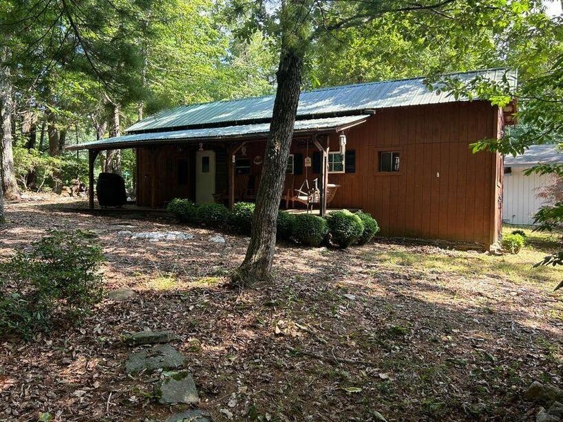 242 White Pine Dr SE — photo