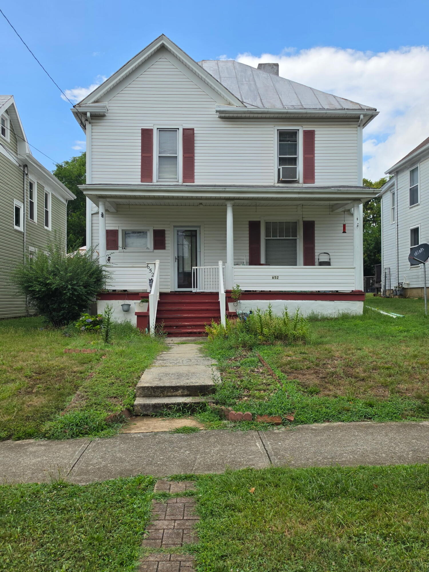 652 Highland Ave SE — photo