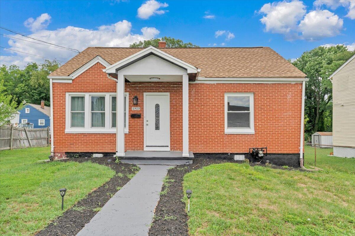 2923 Courtland Rd NW — photo