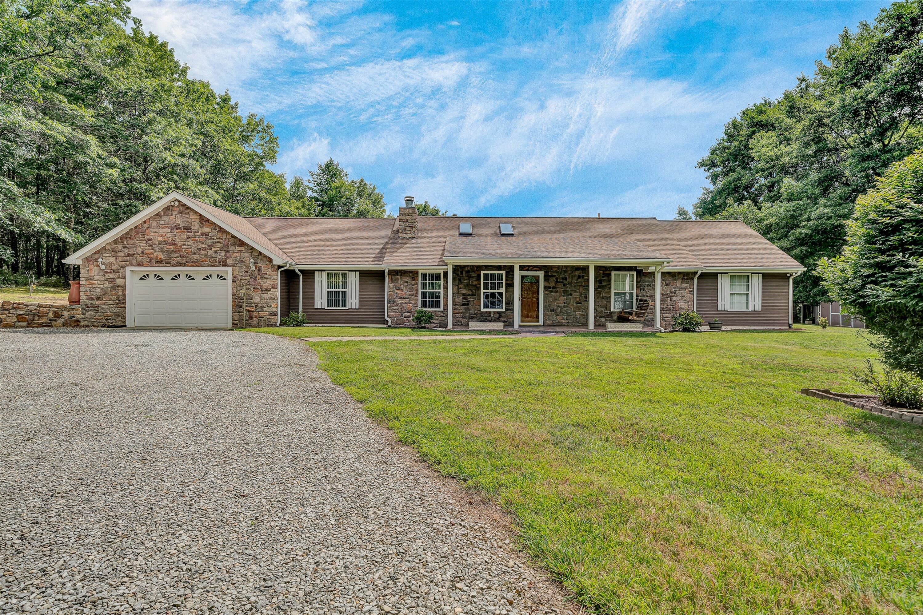 372 Bear Hollow Trl — photo