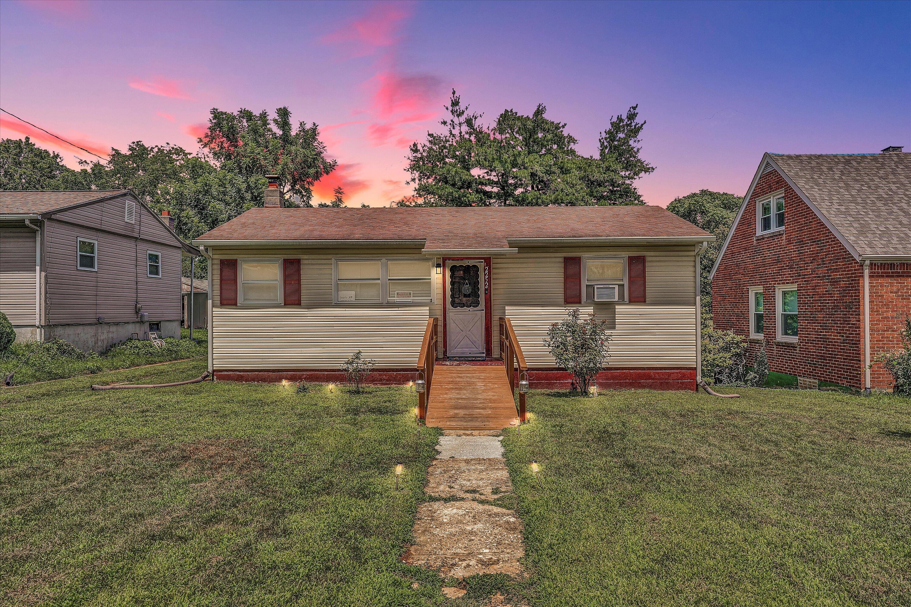 2252 Kenwood Blvd SE — photo