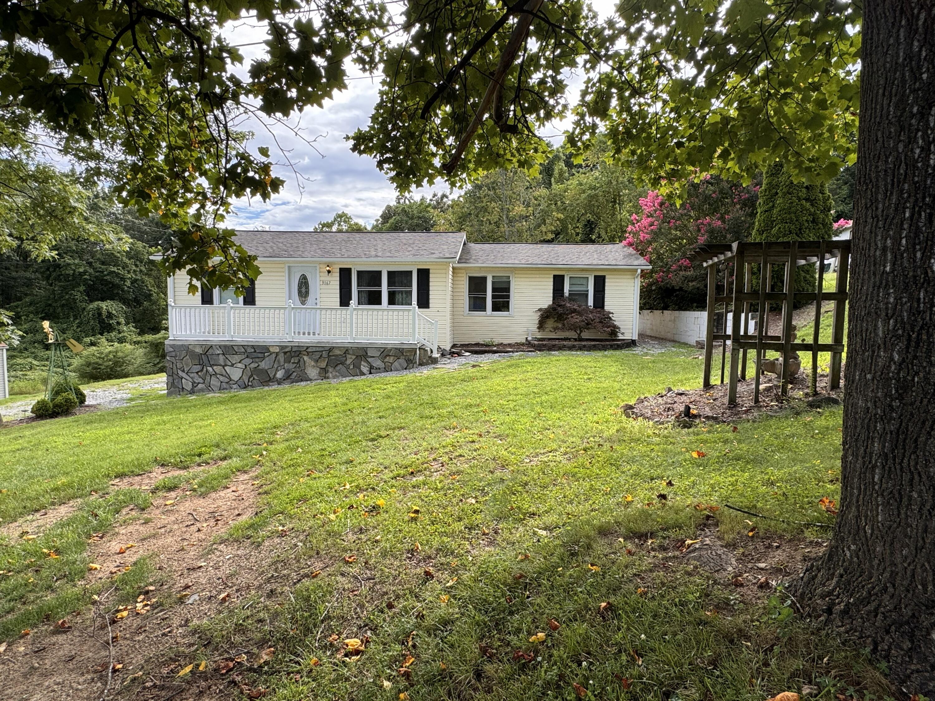 3167 Huffman Ln — photo