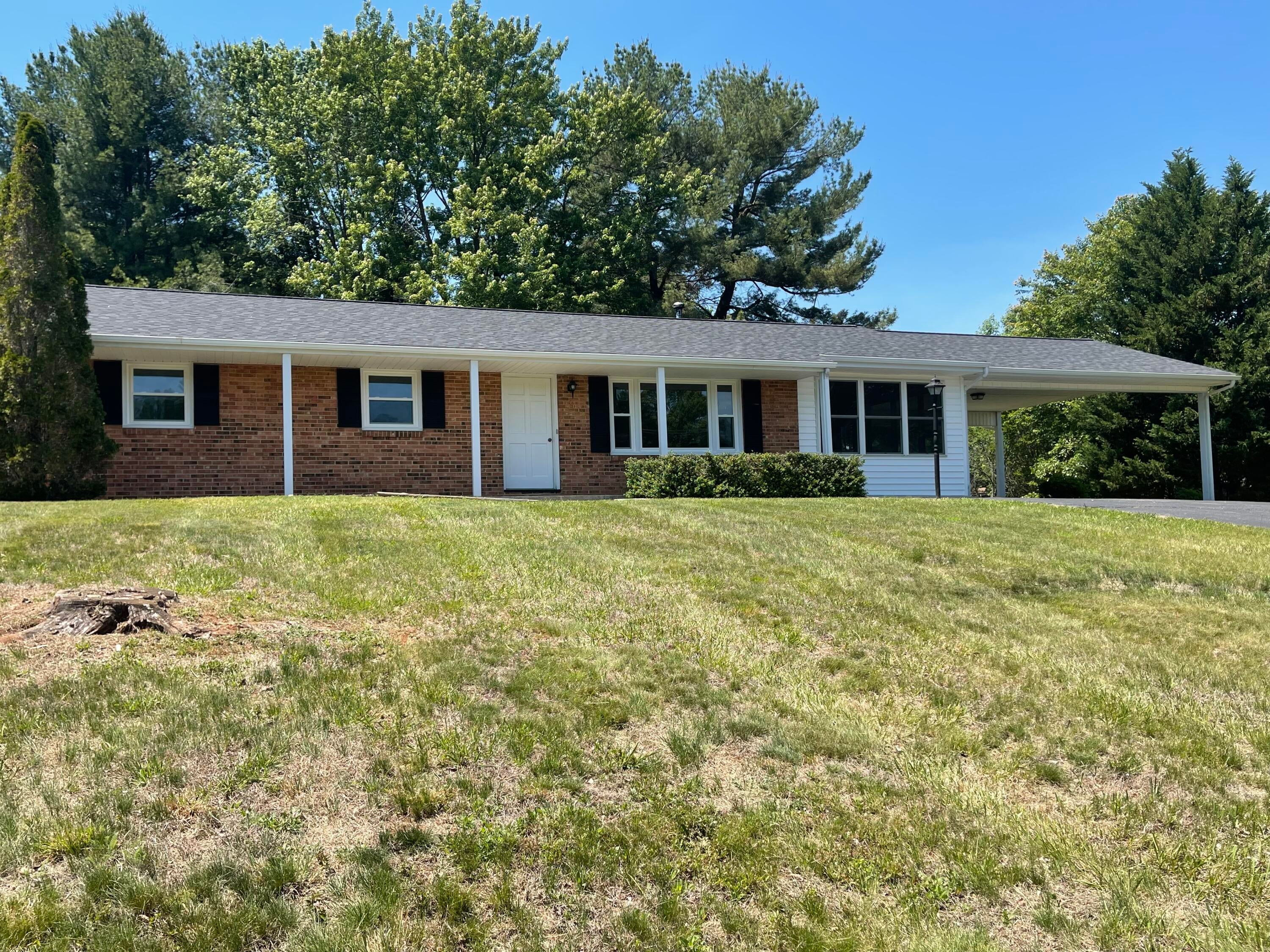 1018 Woodhaven Dr — photo