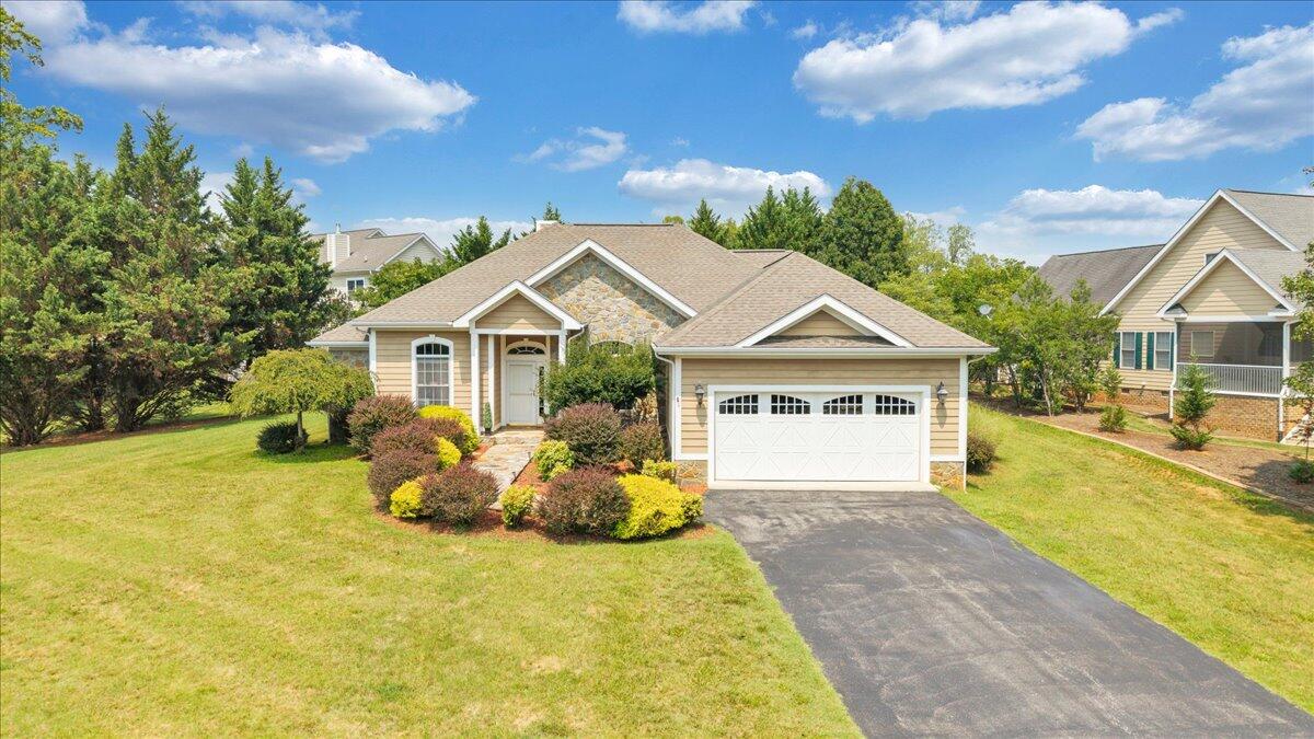 60 Farmers Cir — photo