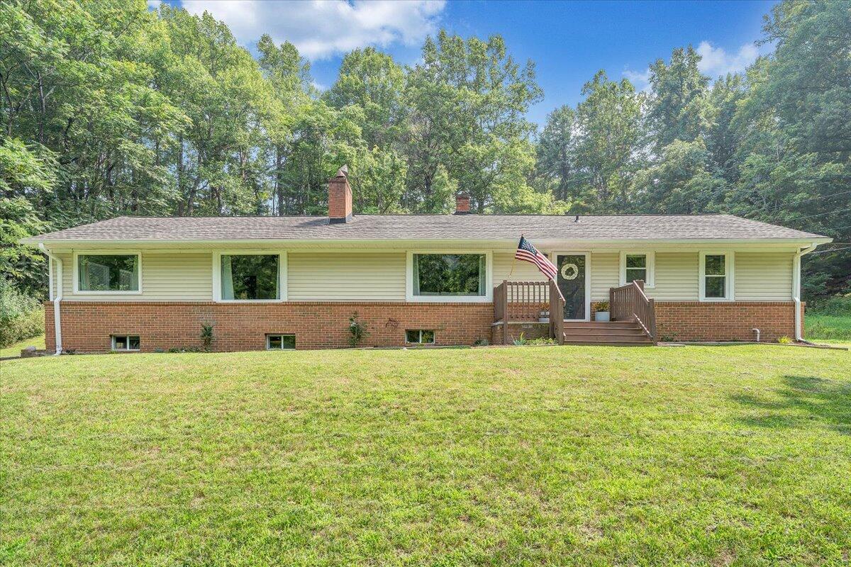 8580 Martins Creek Rd — photo