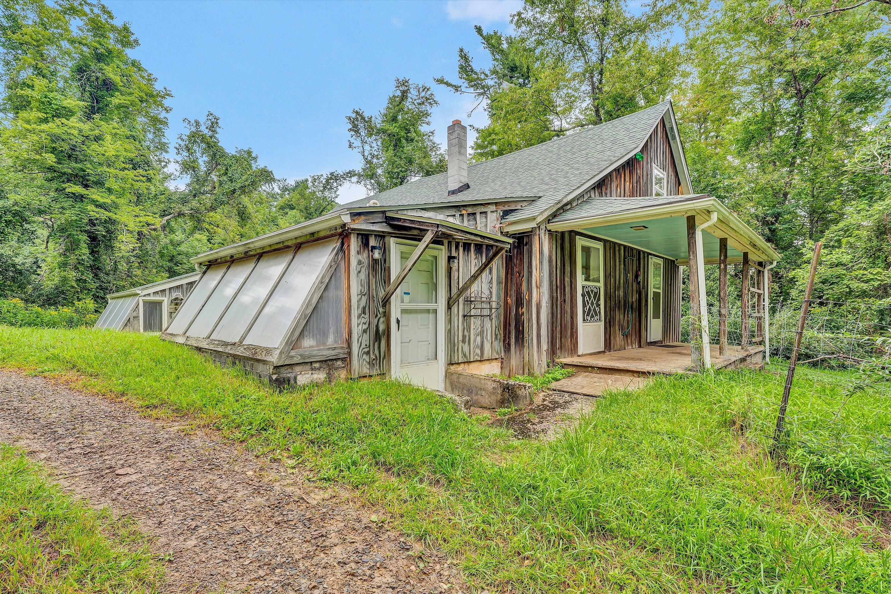 1512 Blue Ridge Pkwy — photo