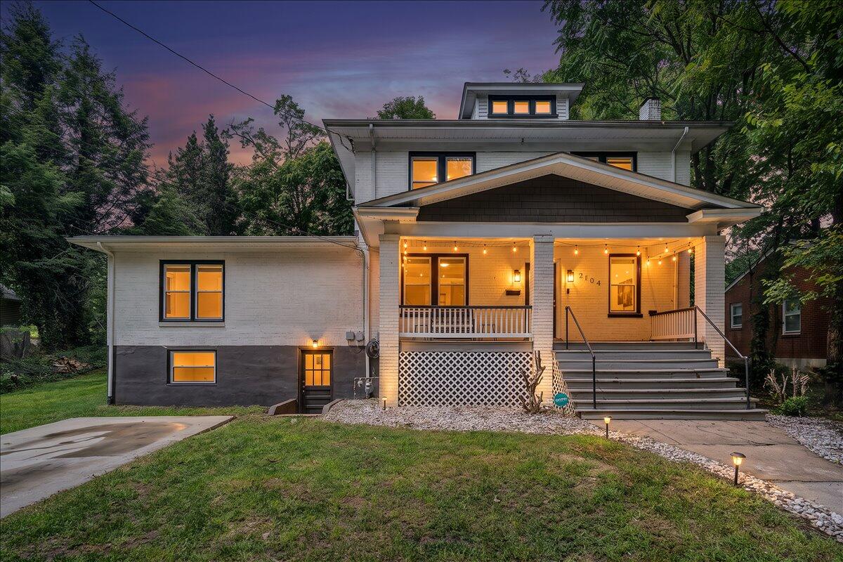 2104 Wayne St NE — photo