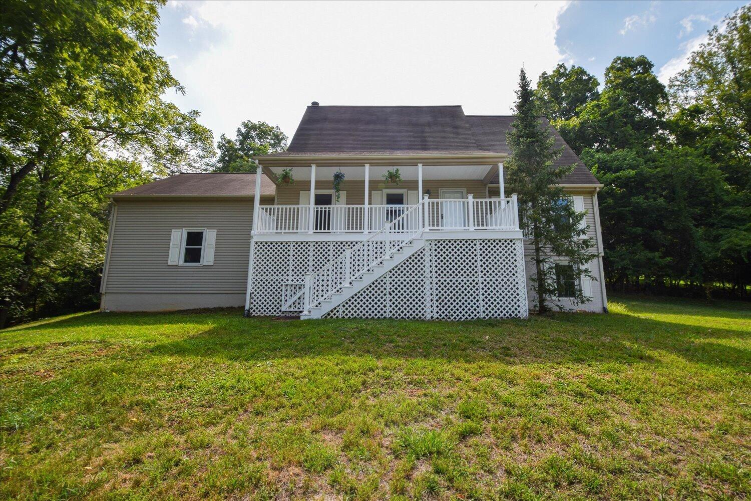 380 Andrew Dr — photo