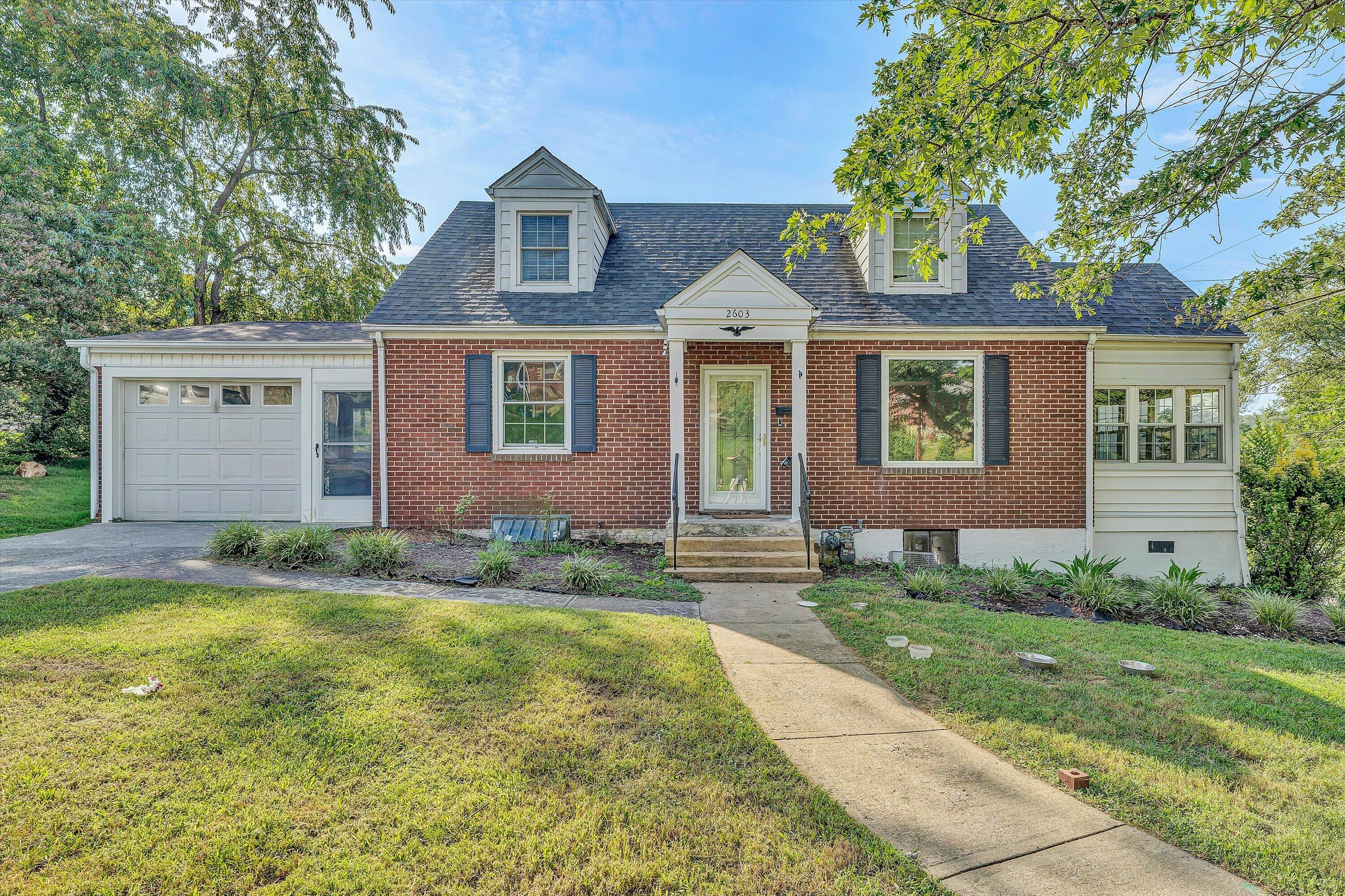 2603 Dell Ave NE — photo