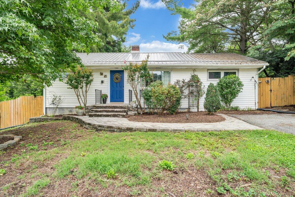 100 Roseland Dr SW — photo